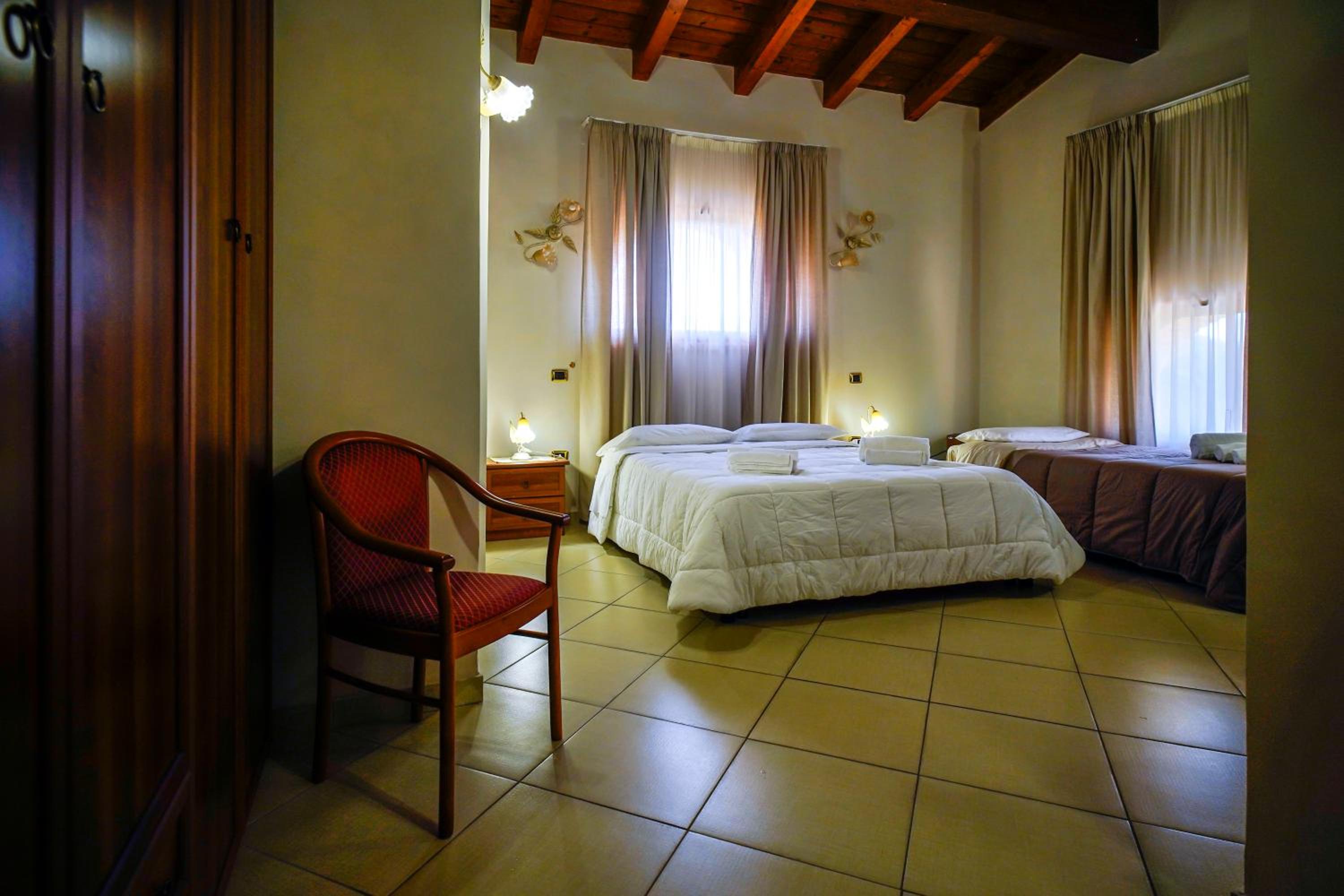 Deluxe Triple Room - Photo 1