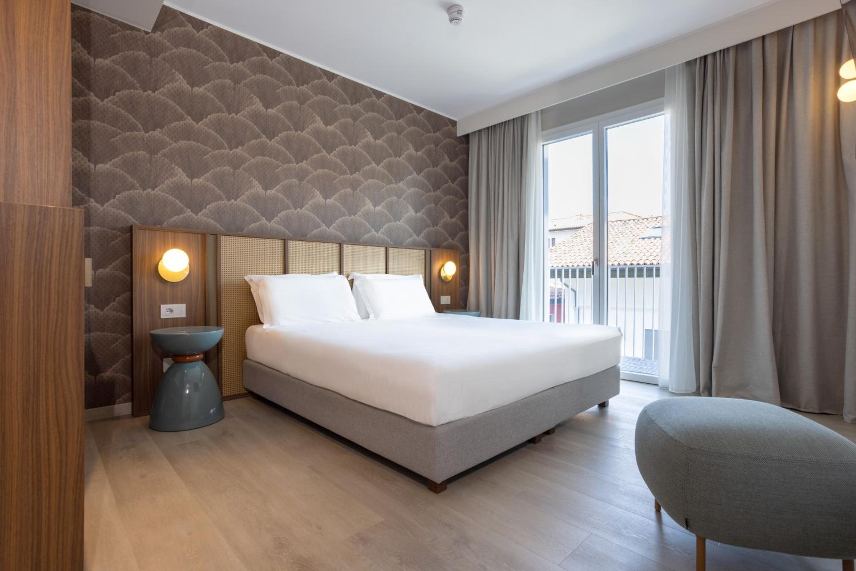 Deluxe Double or Twin Room with Balcony - Photo 1