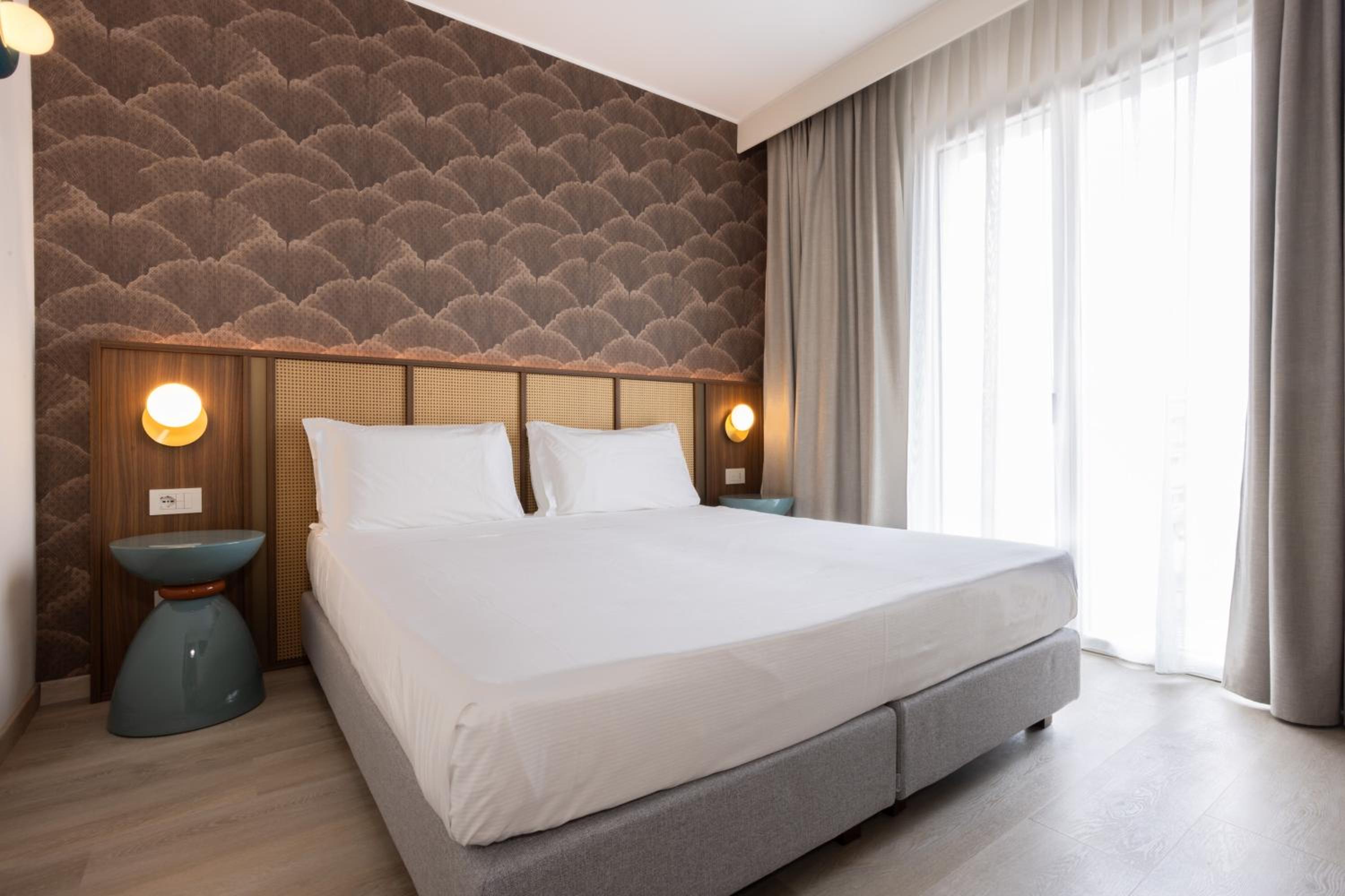Deluxe Double or Twin Room with Balcony - Photo 2