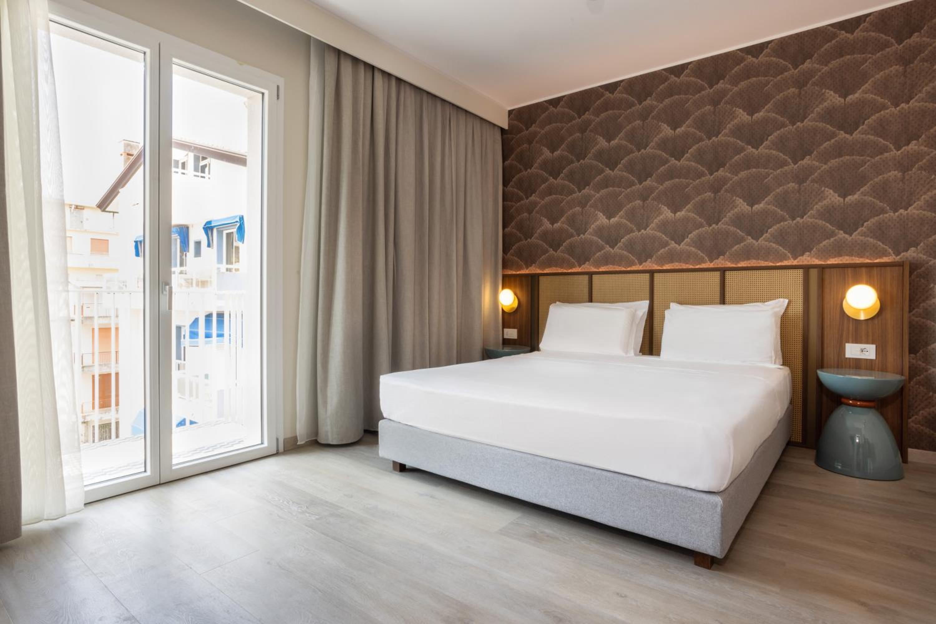Deluxe Double or Twin Room with Balcony - Photo 8