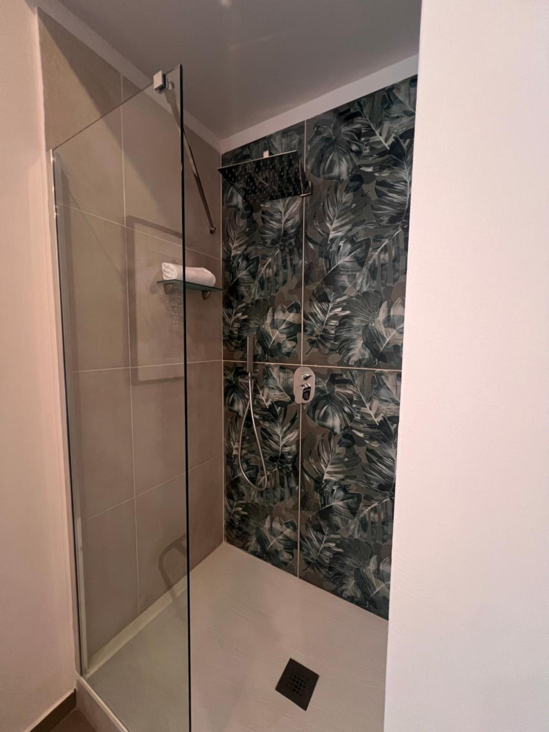 Double or Twin Room - Photo 9