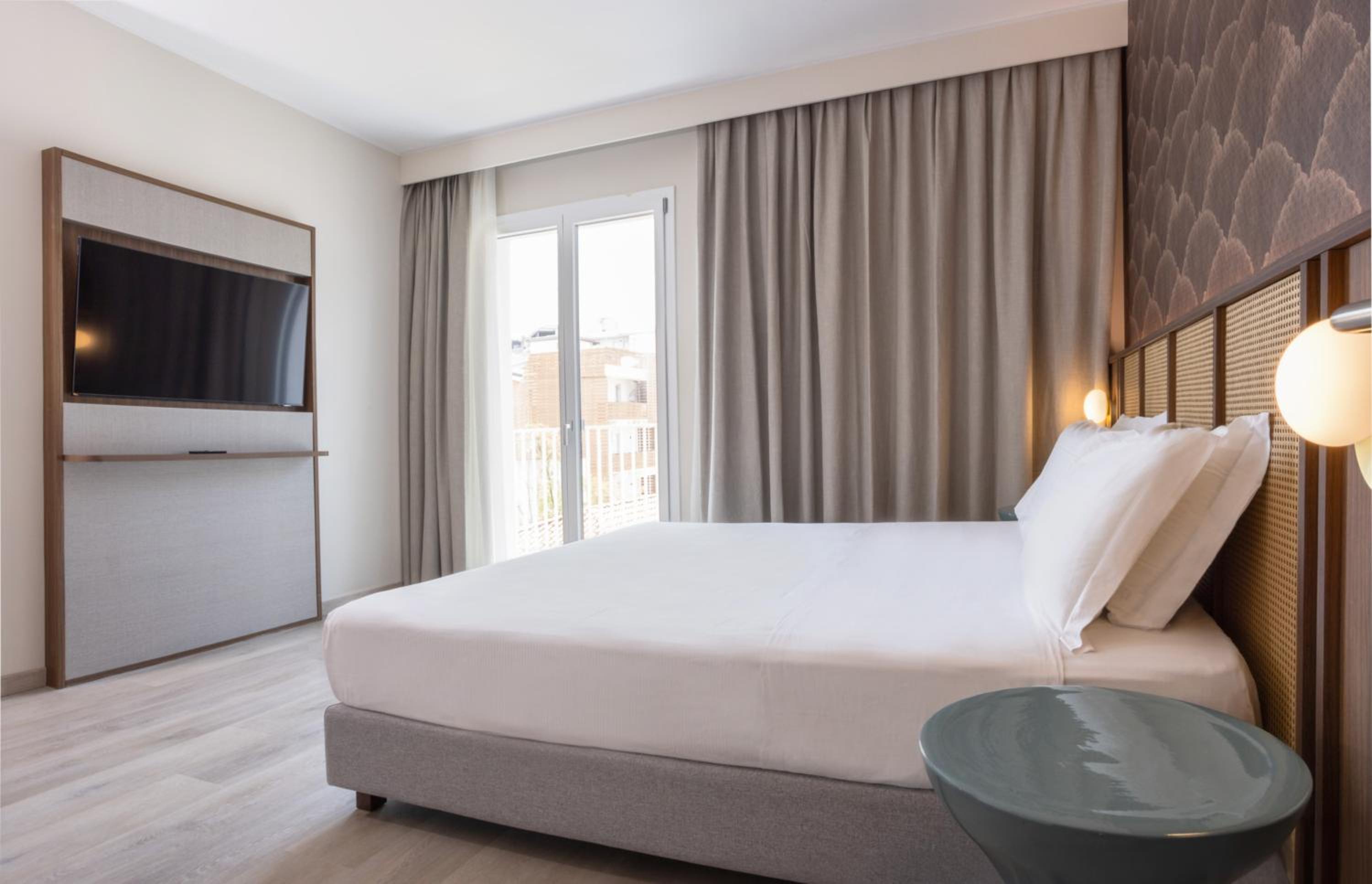 Deluxe Double or Twin Room with Balcony - Photo 6