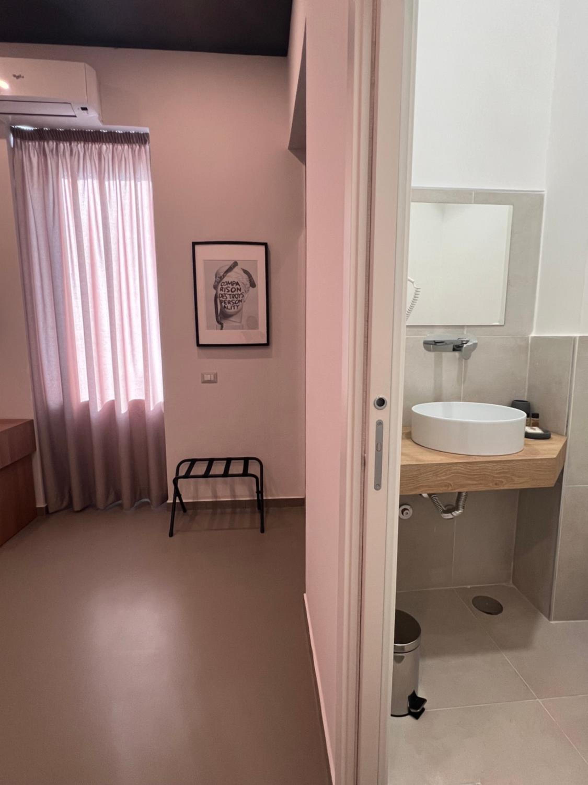 Double or Twin Room - Photo 10