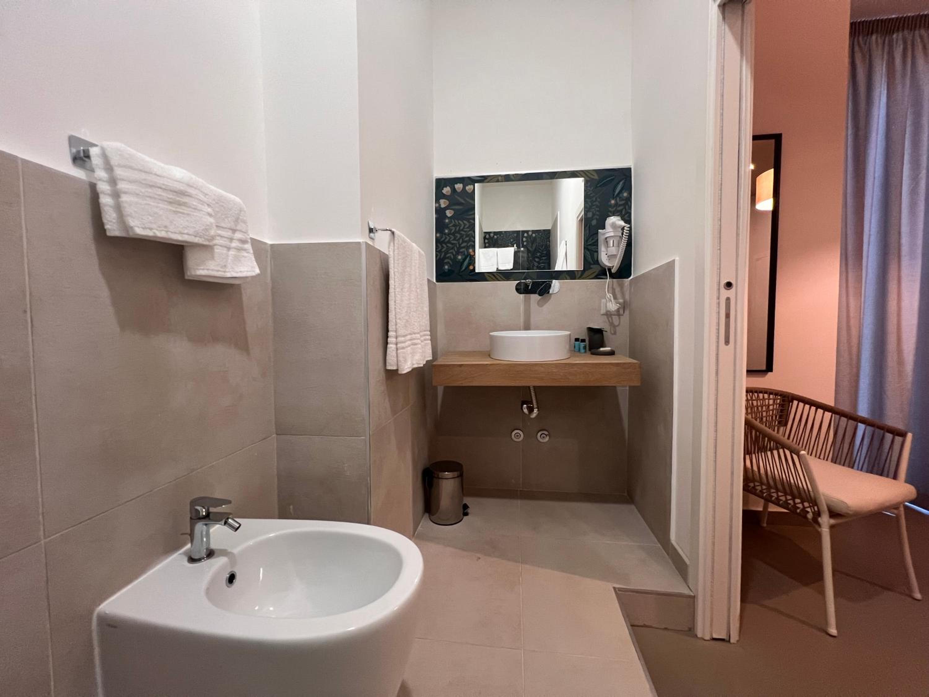 Superior Twin Room - Photo 6