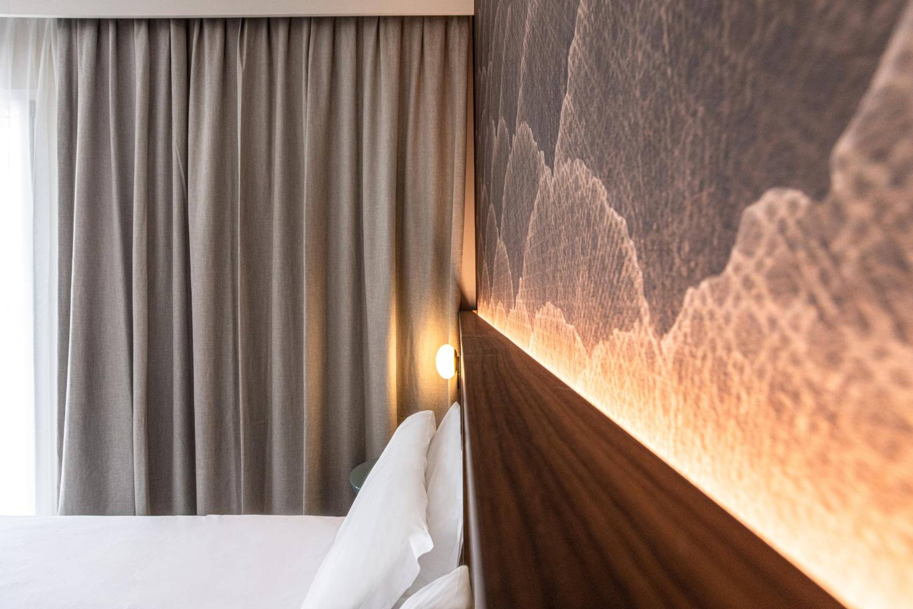 Deluxe Double or Twin Room with Balcony - Photo 12