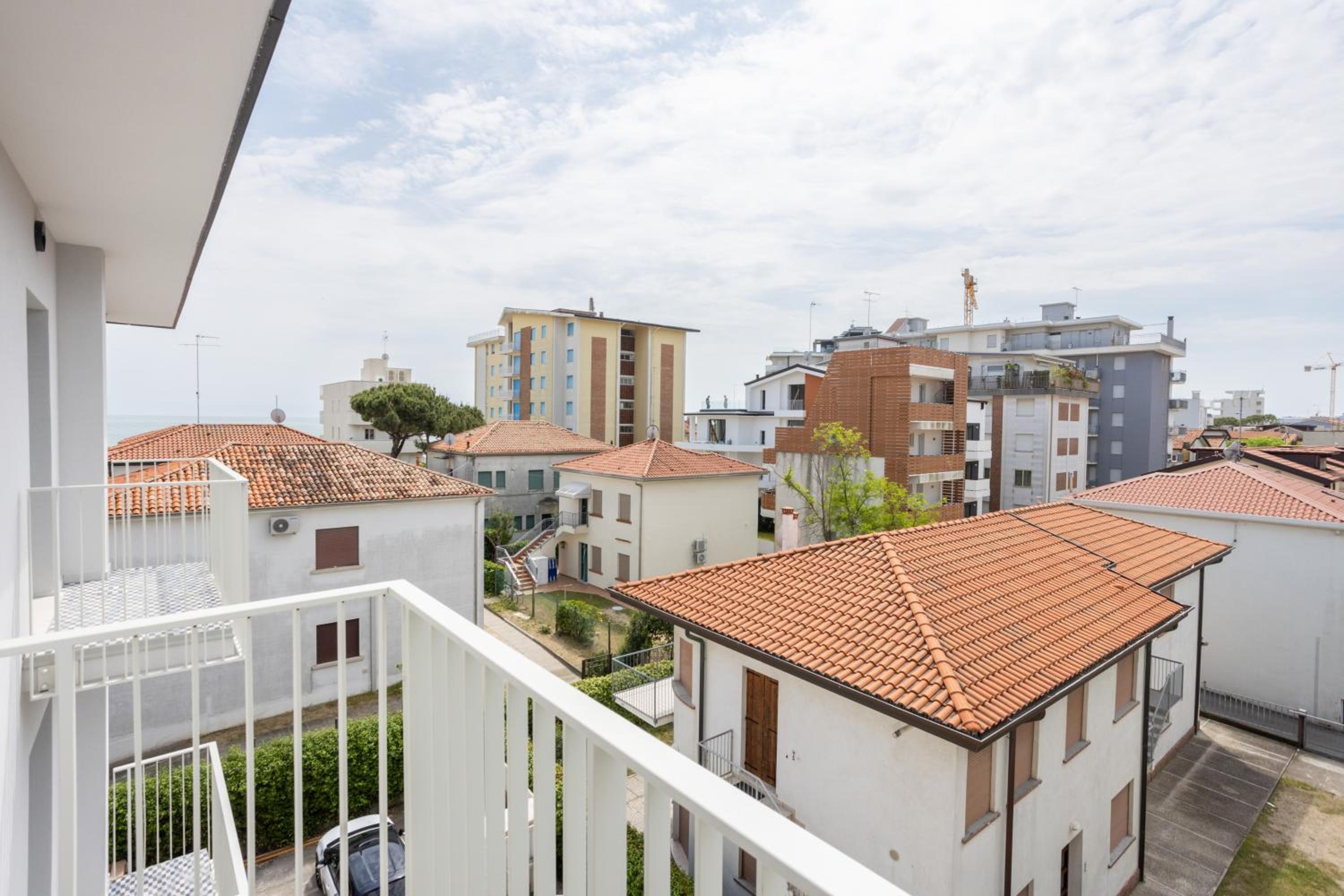 Deluxe Triple Room with Balcony - Photo 2