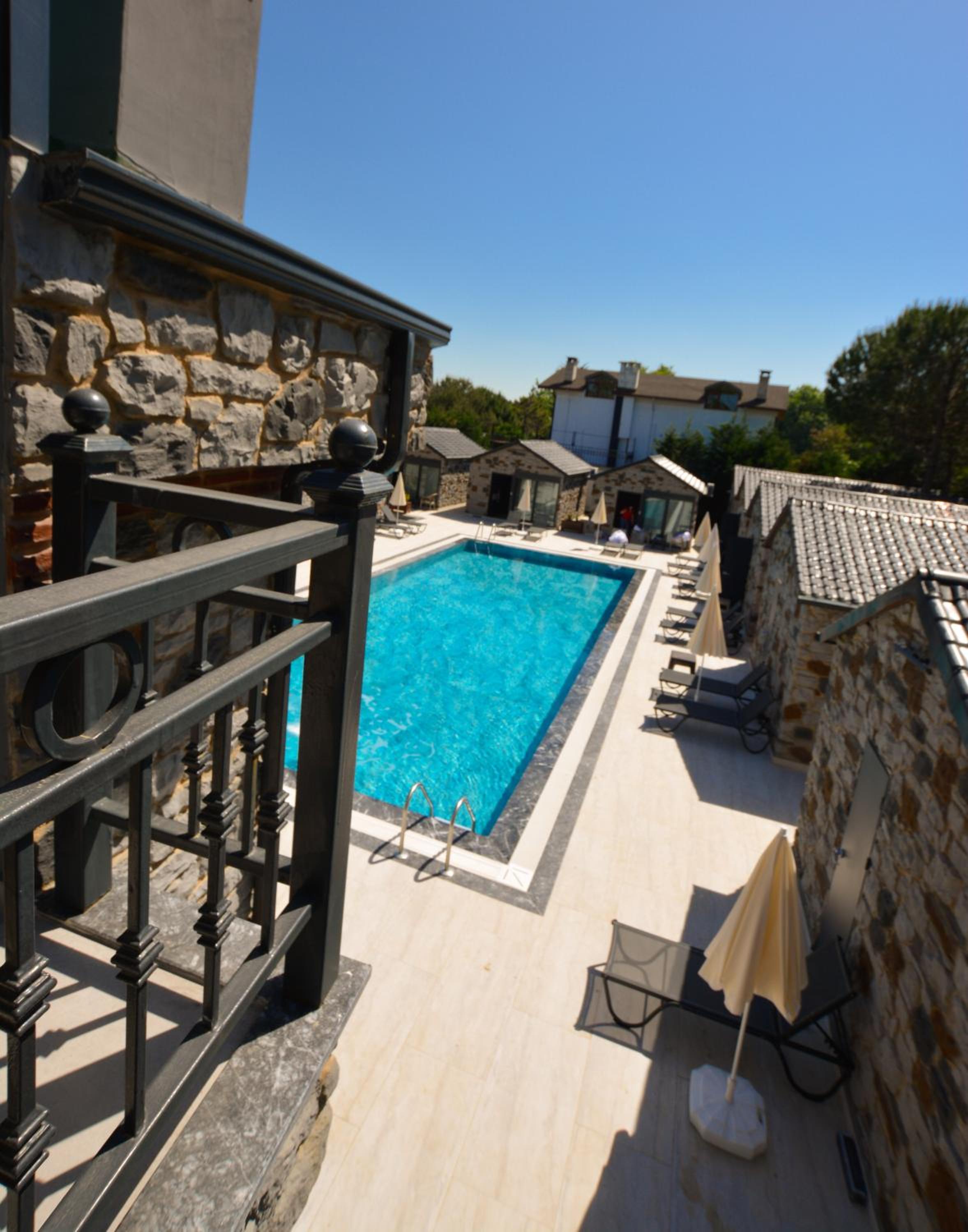 Queen Room with Pool View photo 2