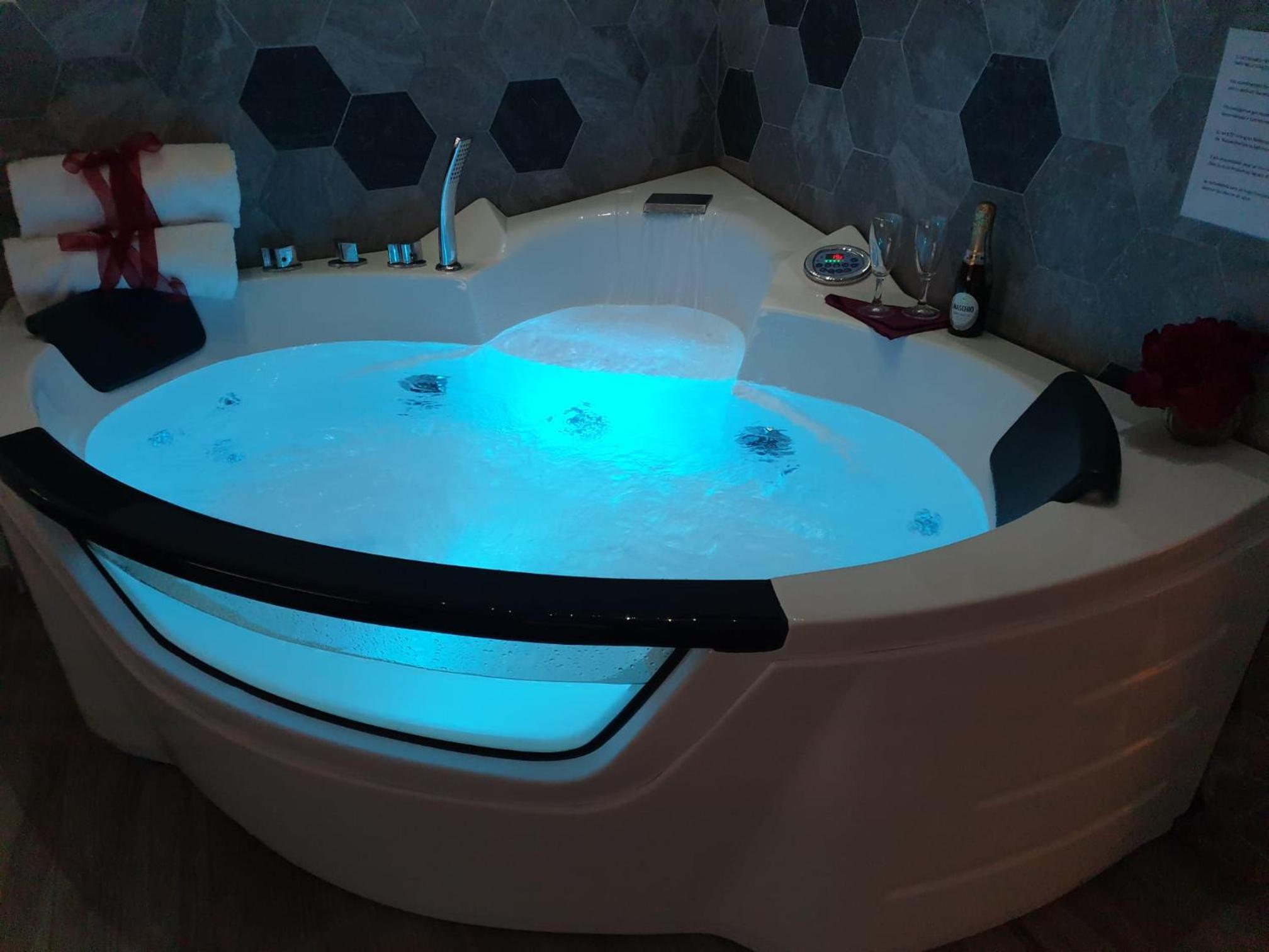Double Room with Spa Bath photo 2
