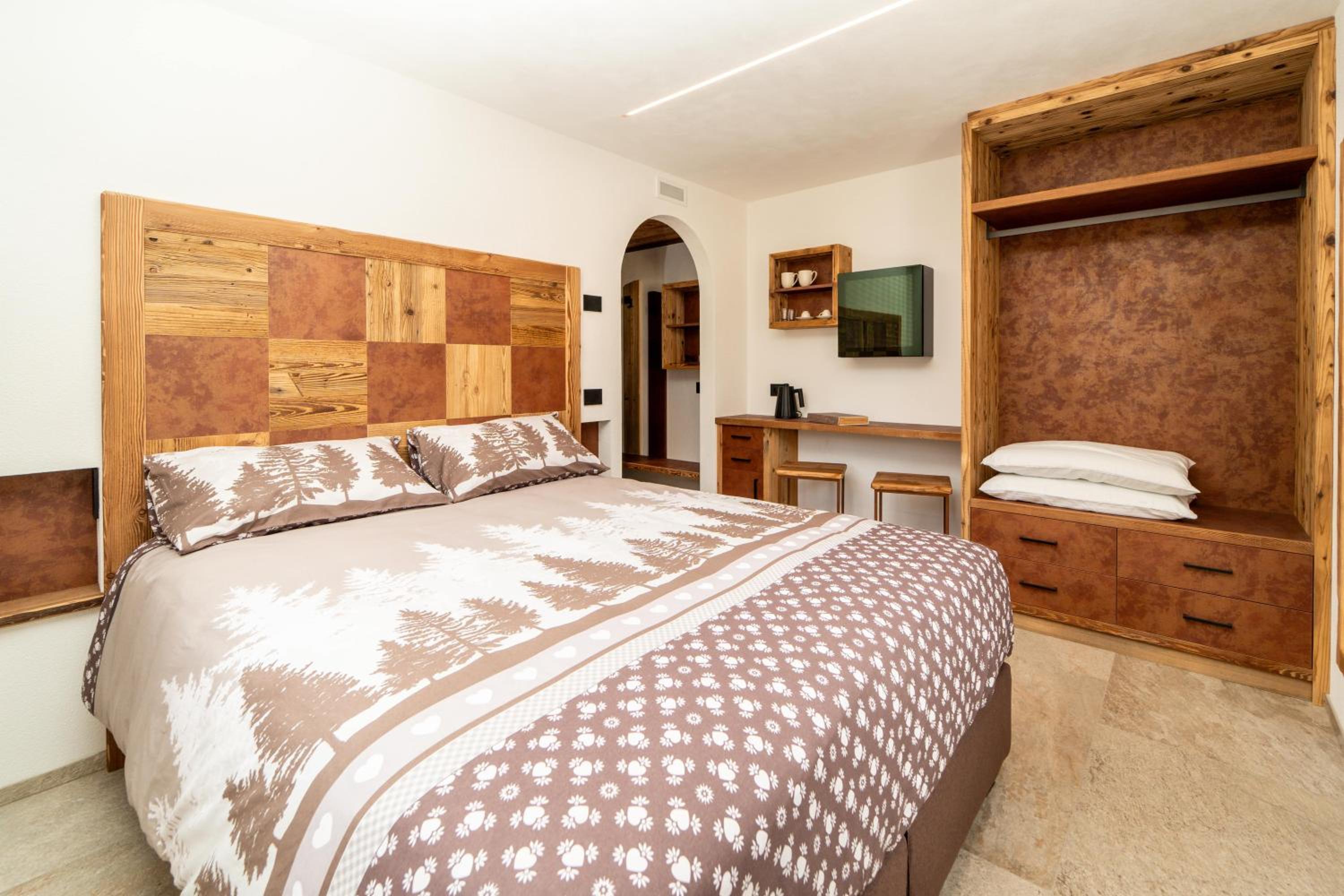 Three-Bedroom Premium Apartment with Balcony