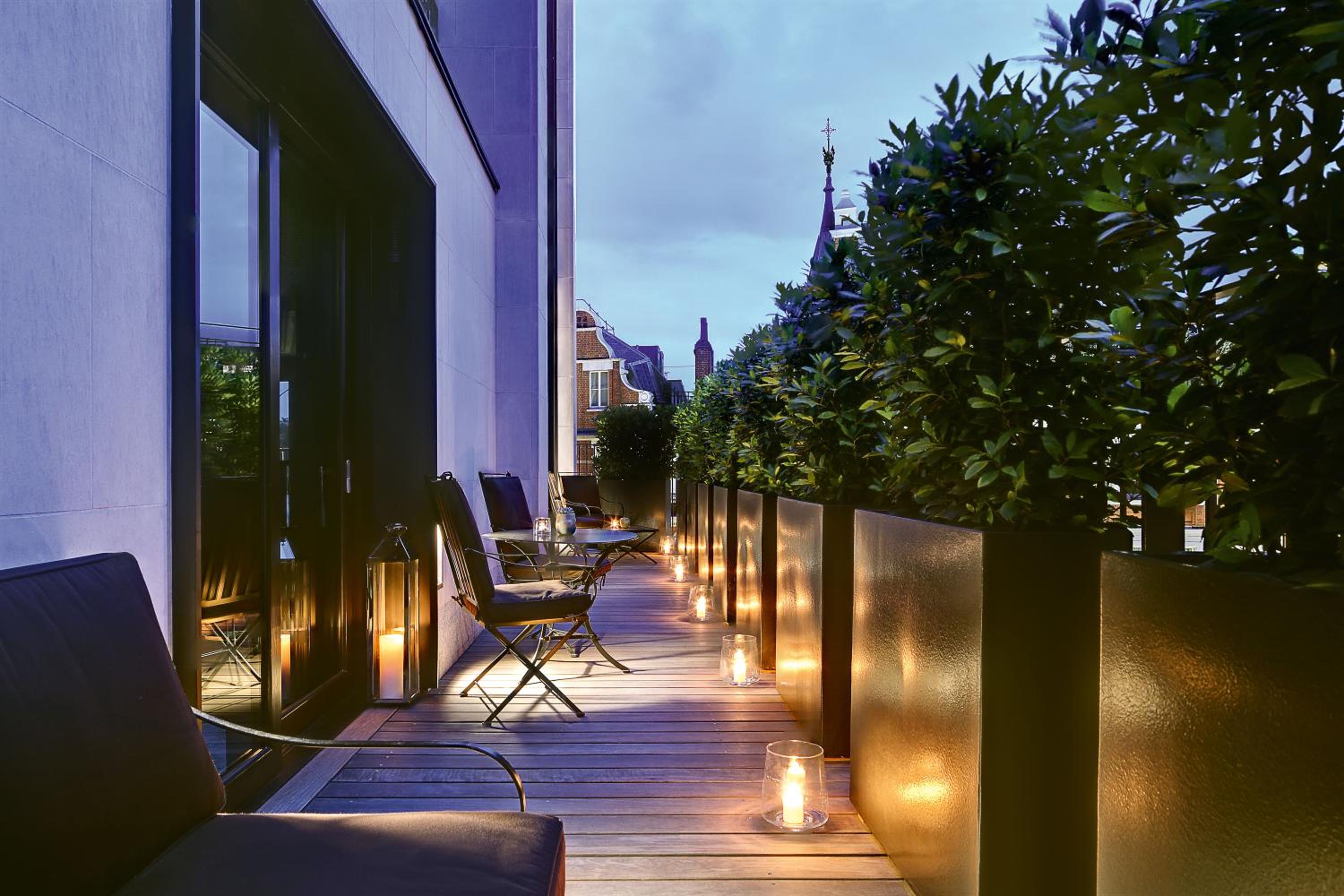 One-Bedroom Premium King Suite thumbnail 6