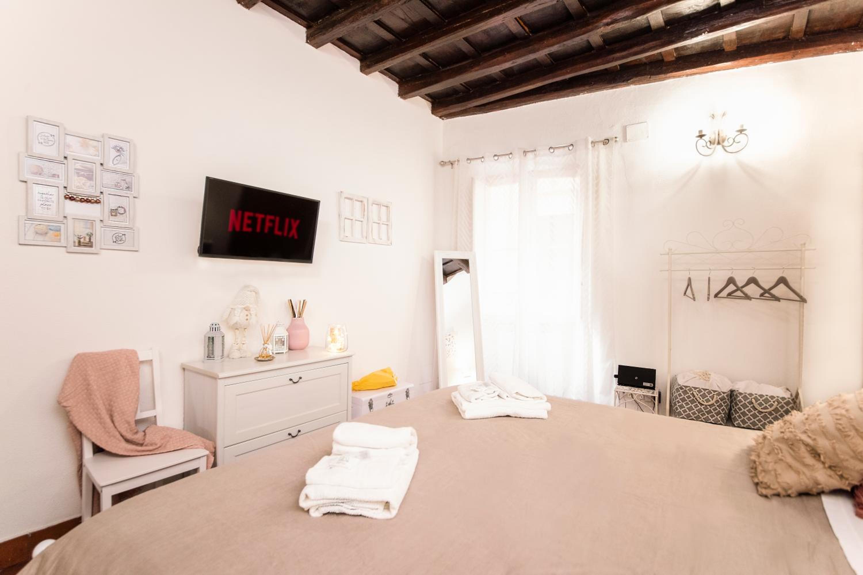 Classic One-Bedroom Apartment with King Bed photo 1