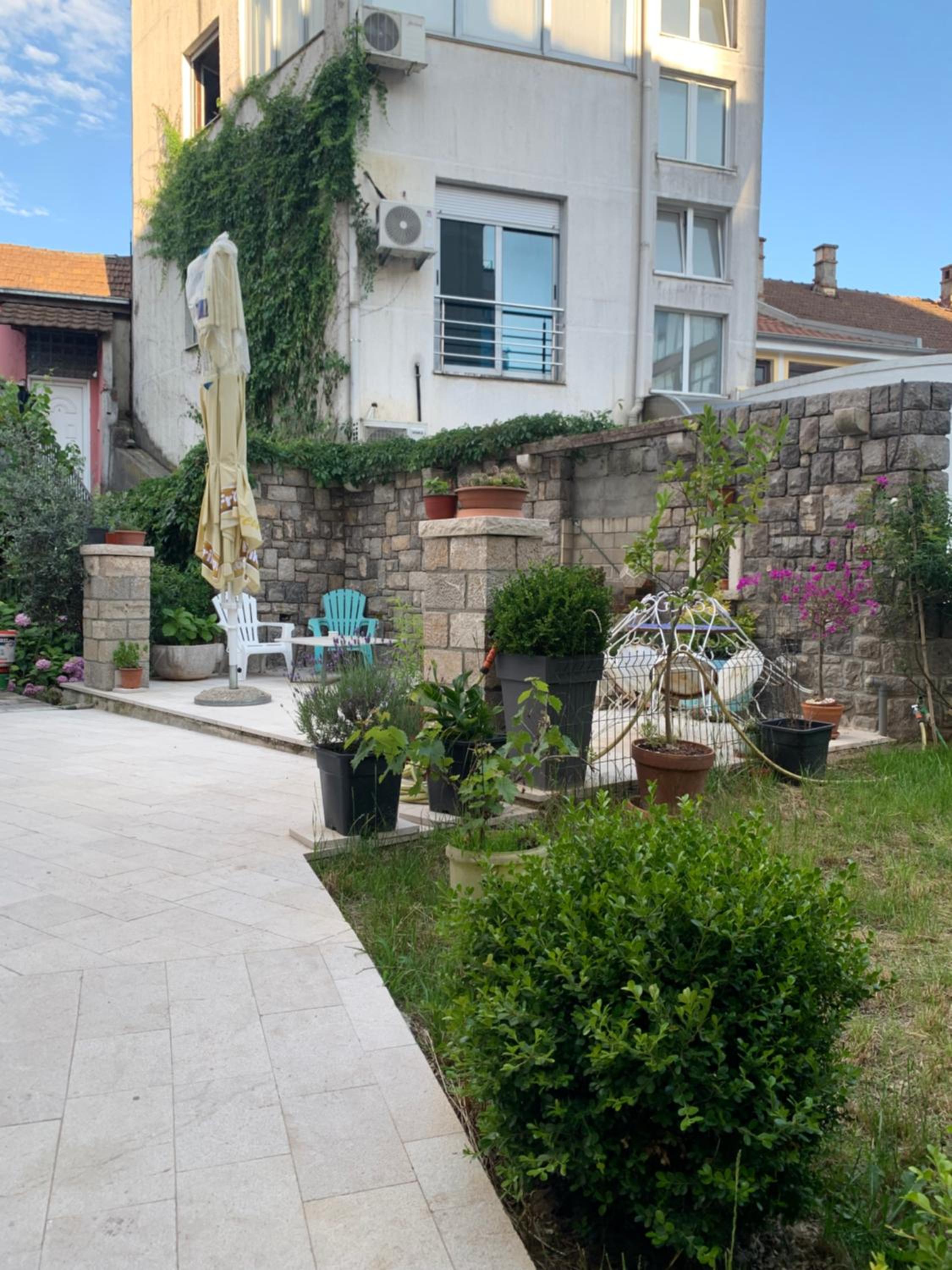 Apartment with Garden View