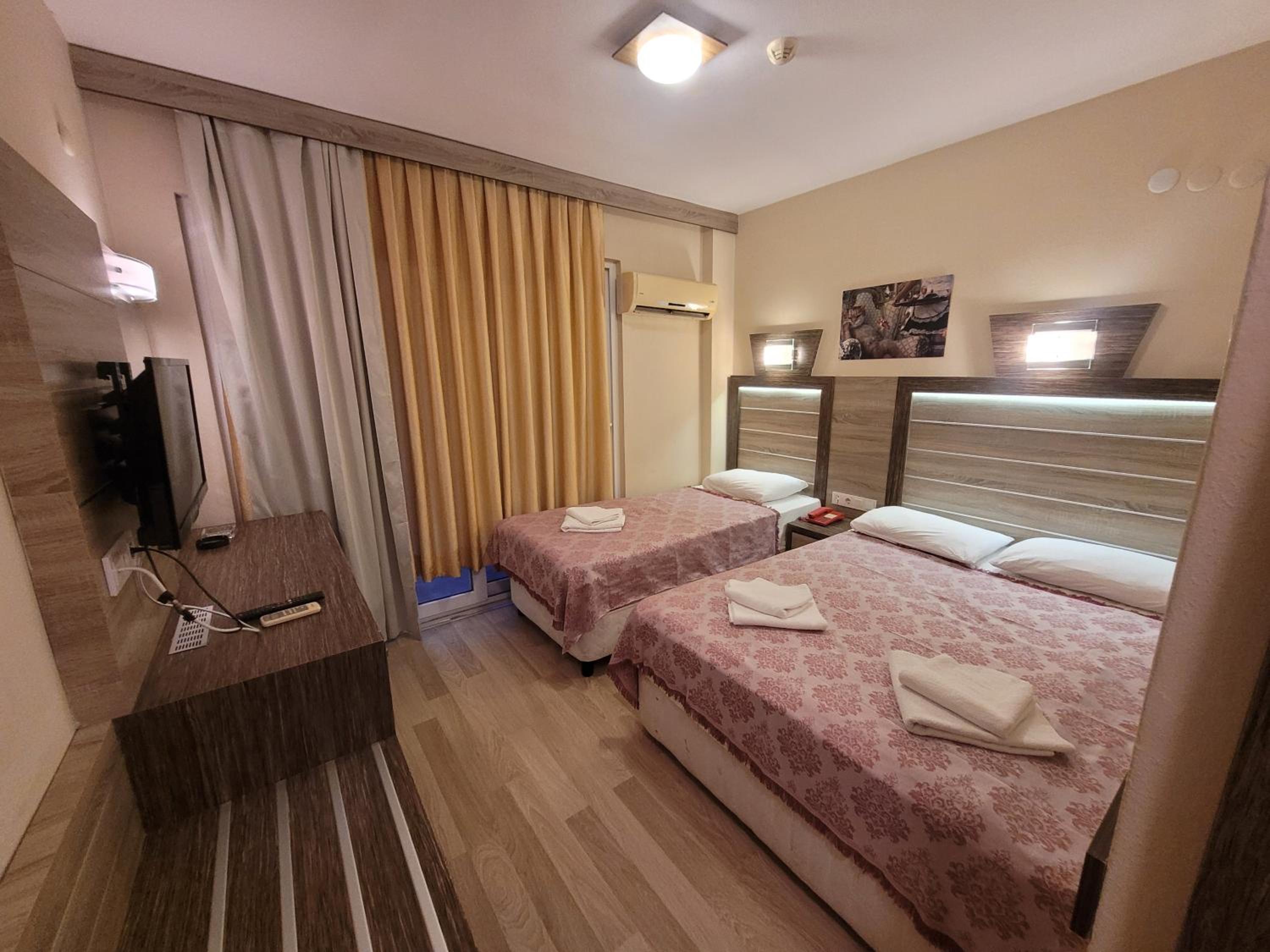 Double Or Twin Room - Photo 6