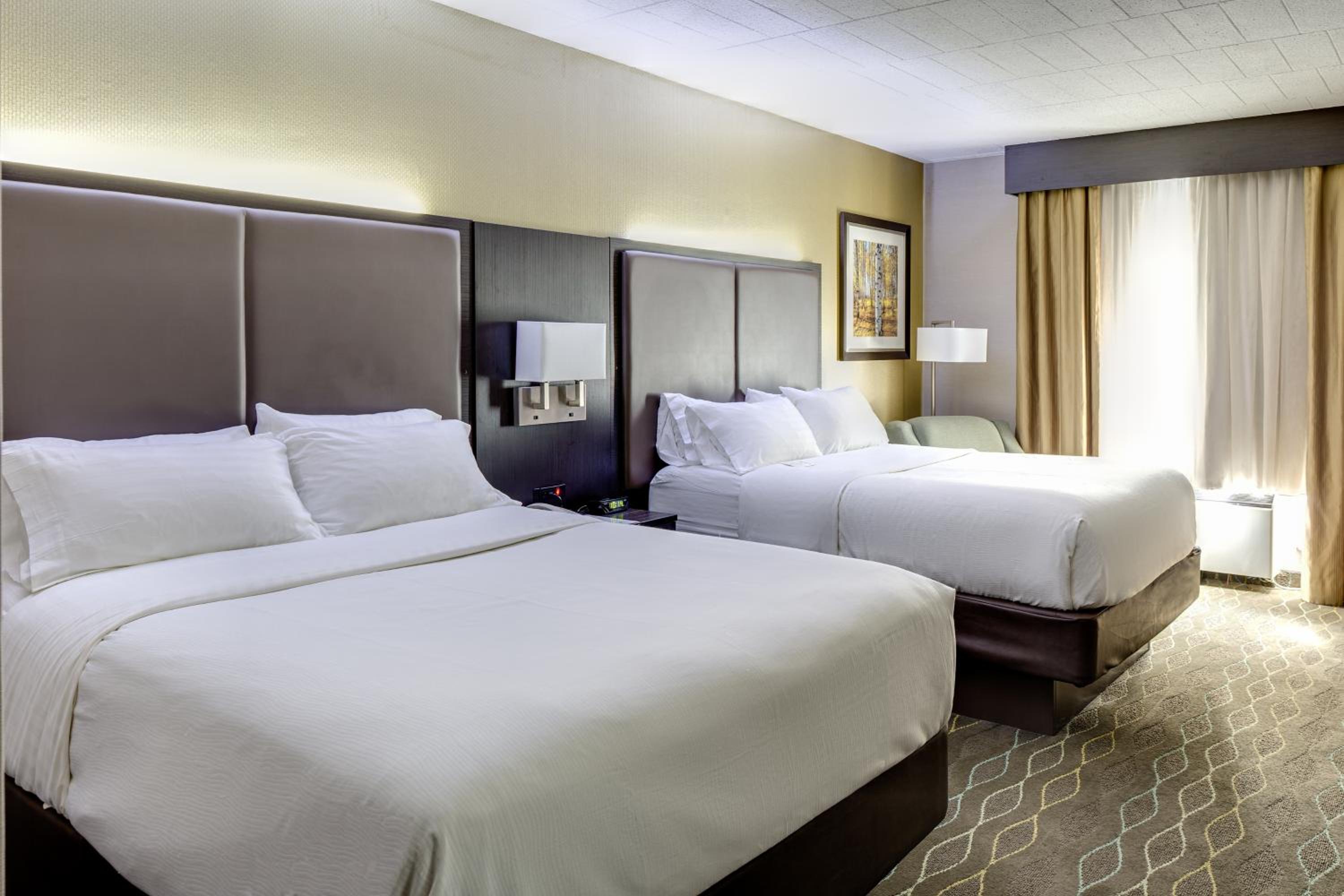 Standard Room with Two Queen Beds - Photo 1
