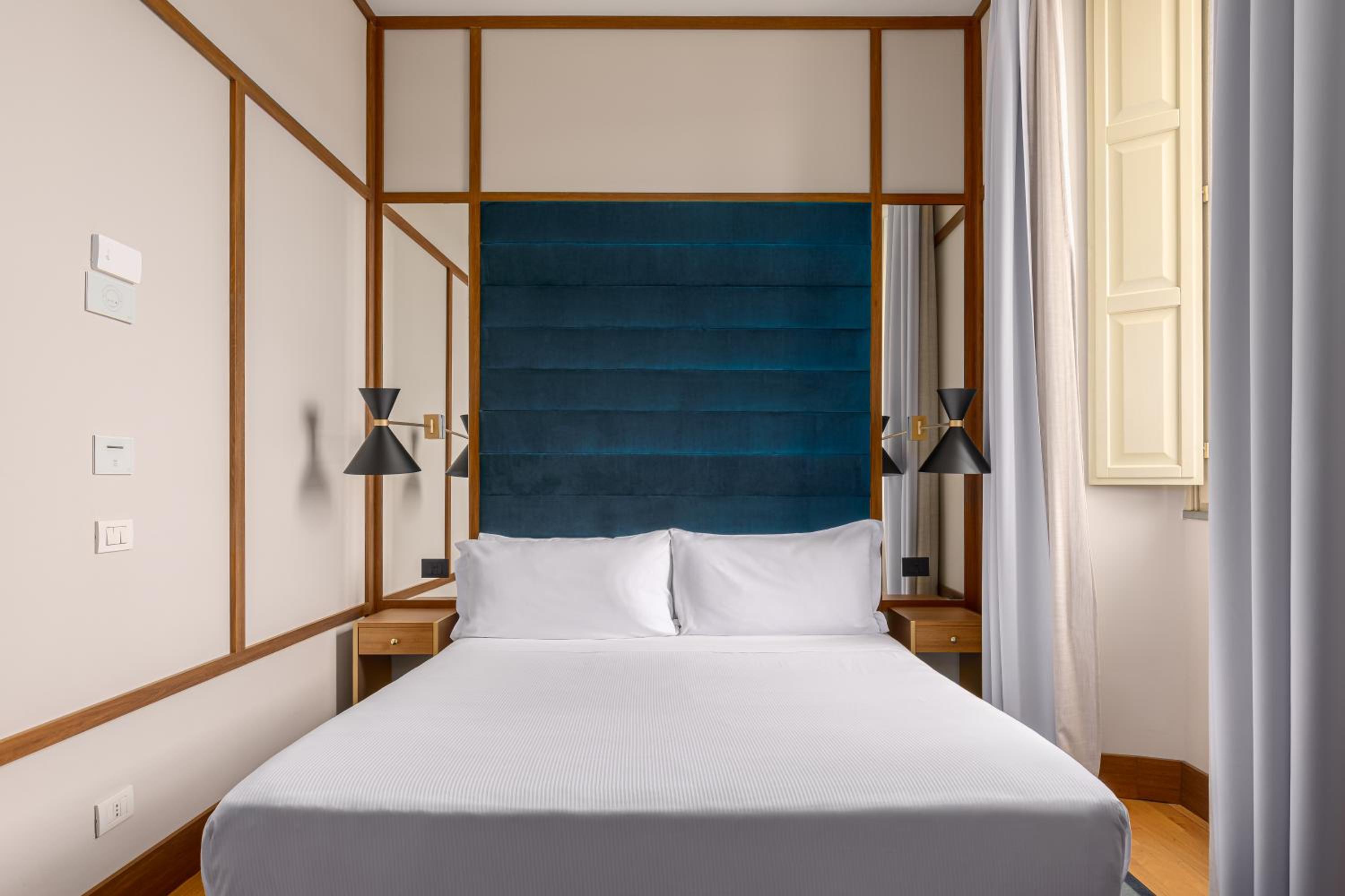 Available room thumbnail 5