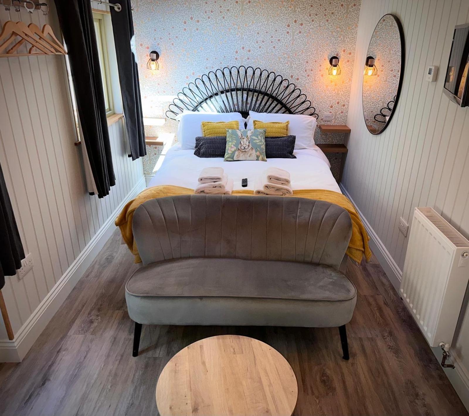 Shepherds Hut - Photo 1