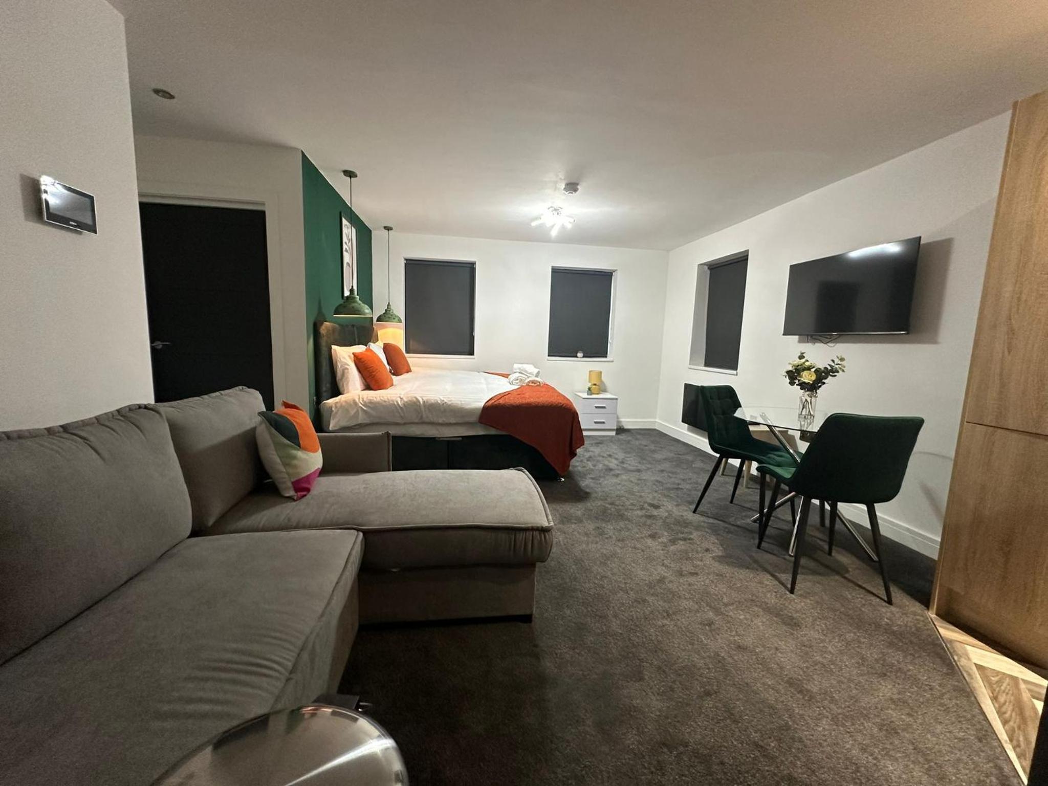 Deluxe Studio