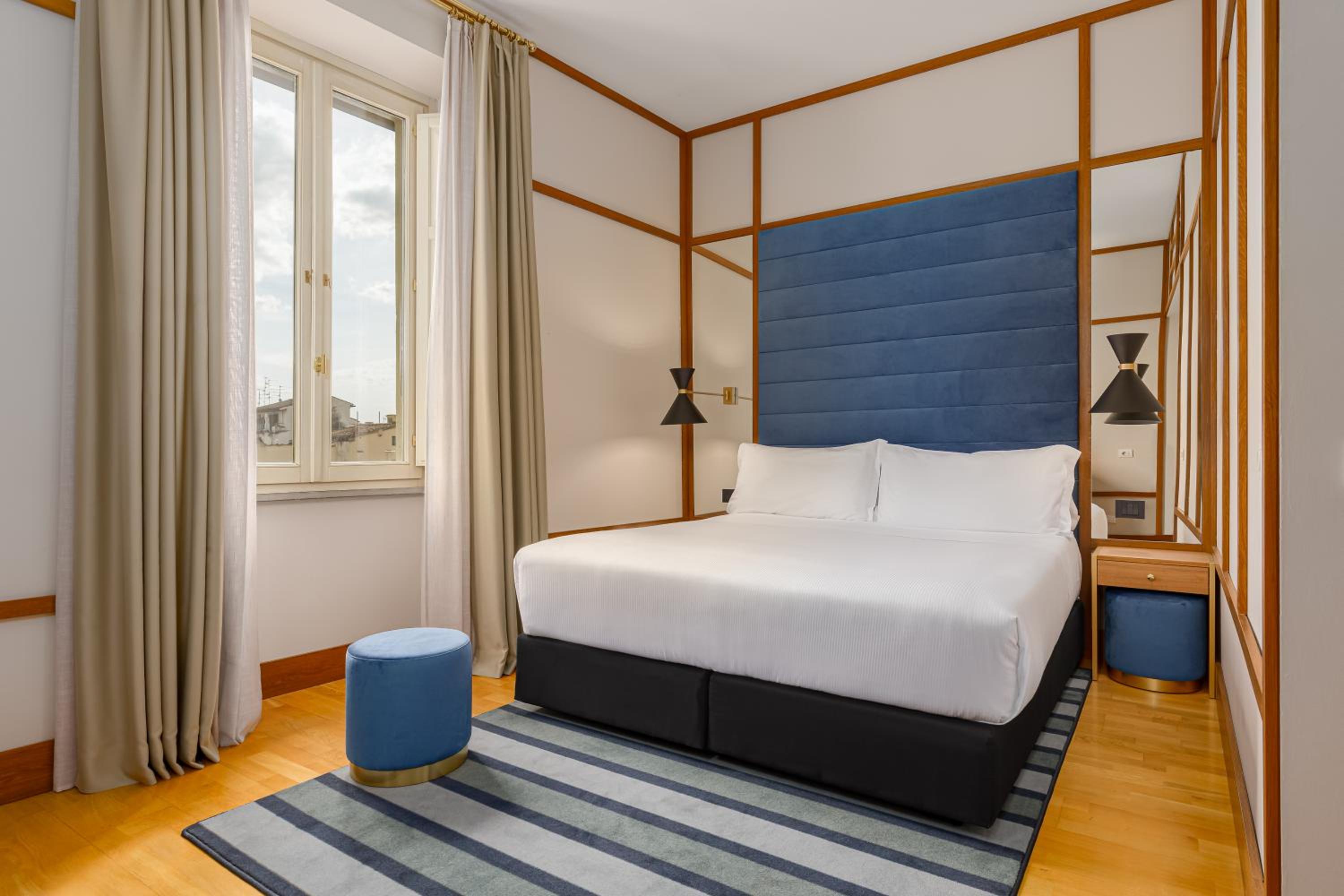 Deluxe Triple Room thumbnail 5