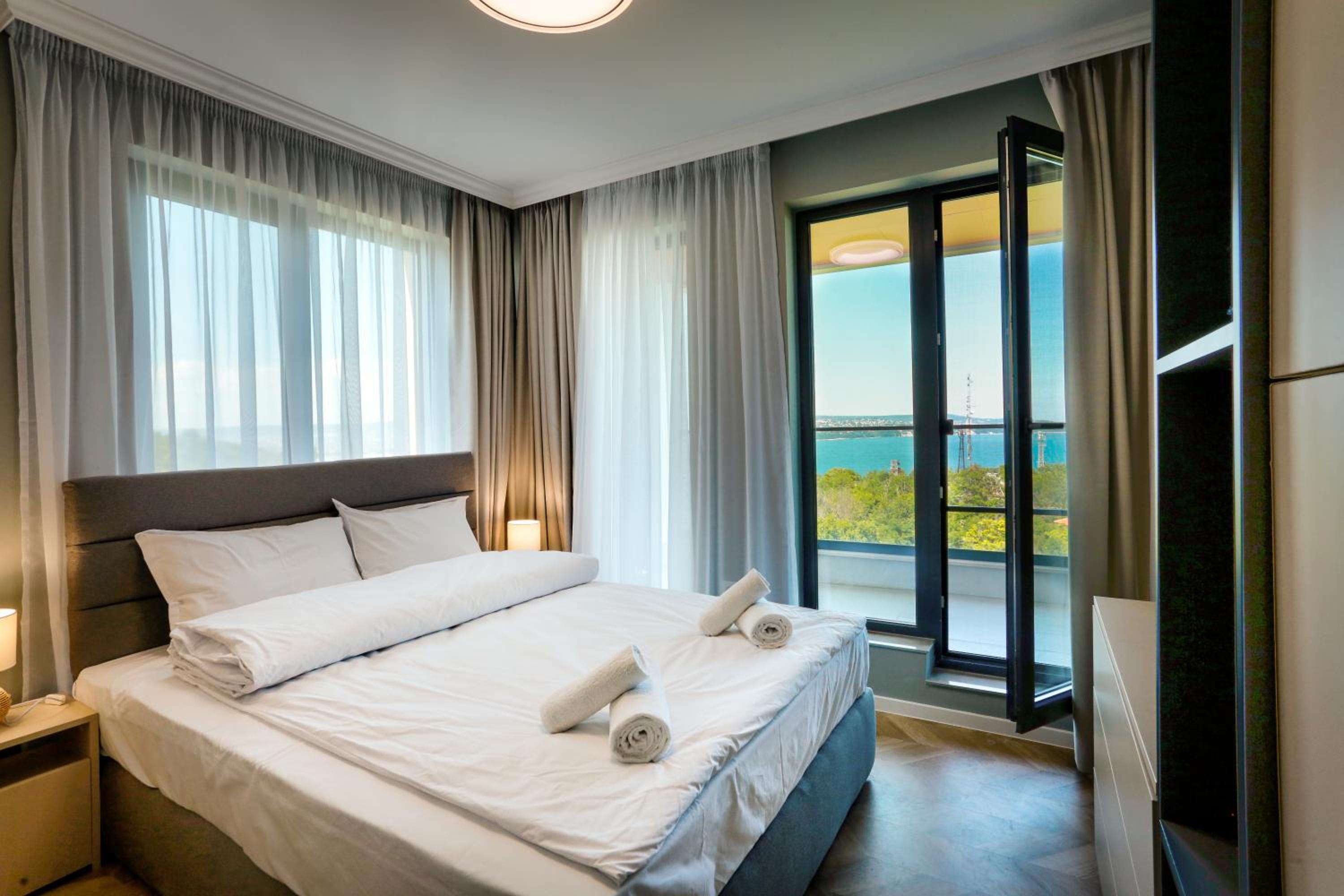 Two-Bedroom Apartment with Terrace and Sea View photo 1