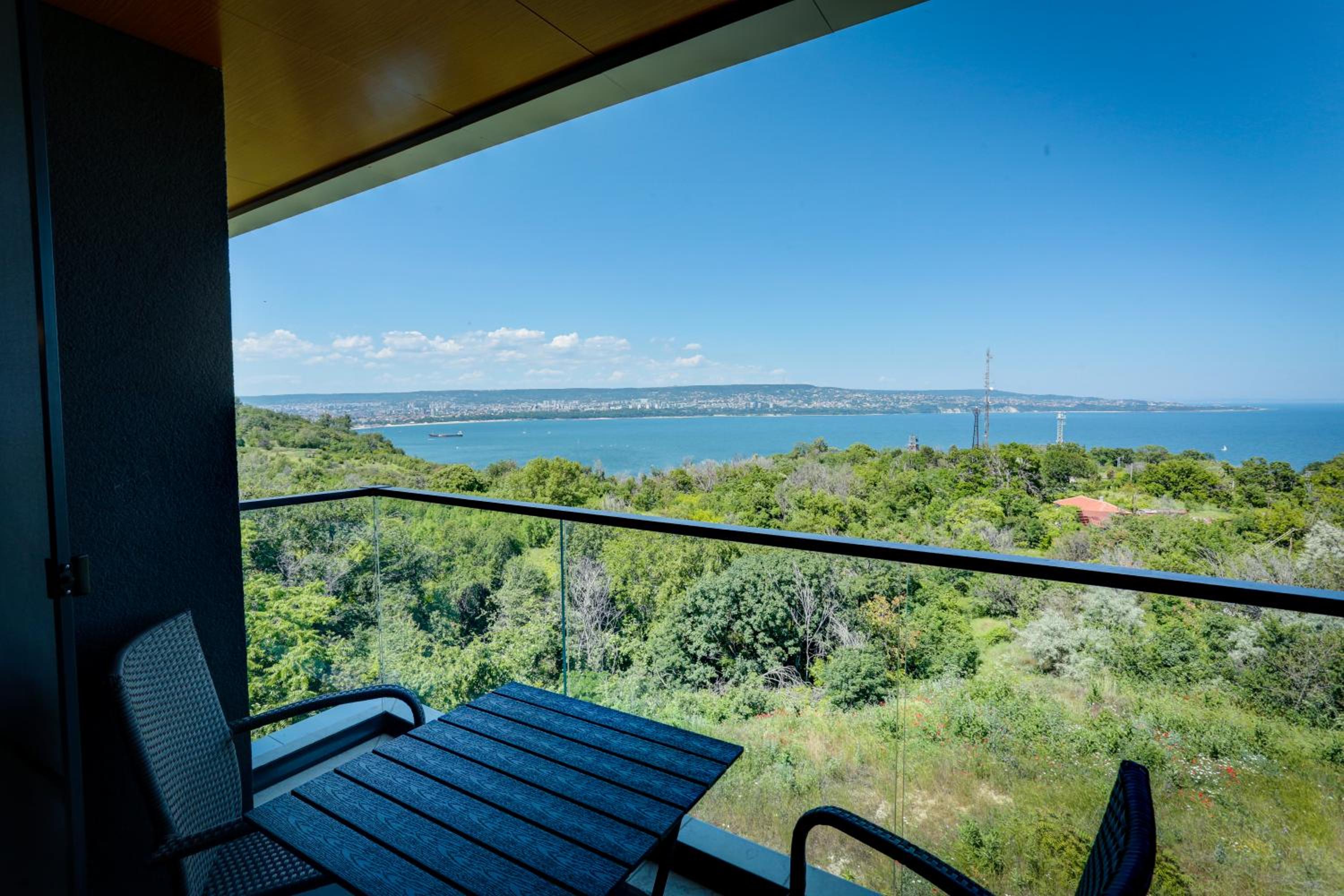 Two-Bedroom Apartment with Terrace and Sea View photo 2