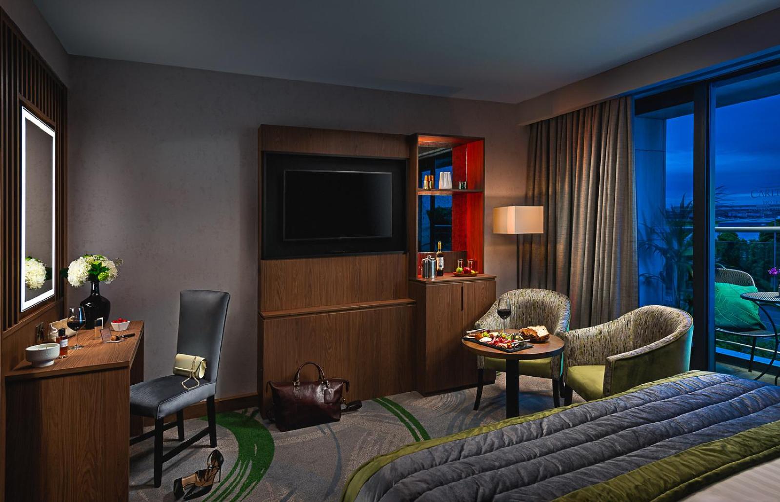 Deluxe Double Room with Balcony - Photo 8