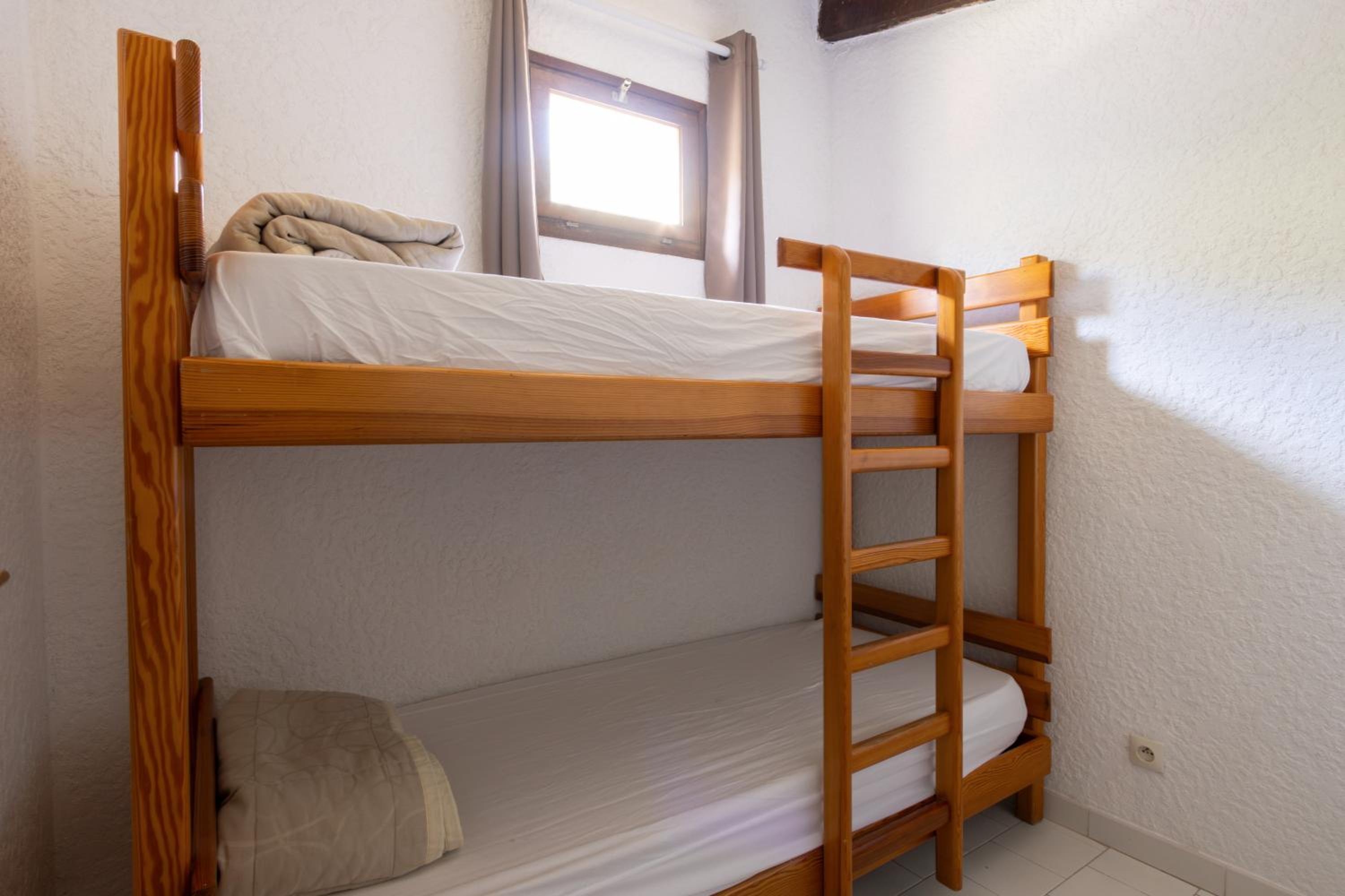 One-Bedroom Apartment with Sea View (6 Adults)
