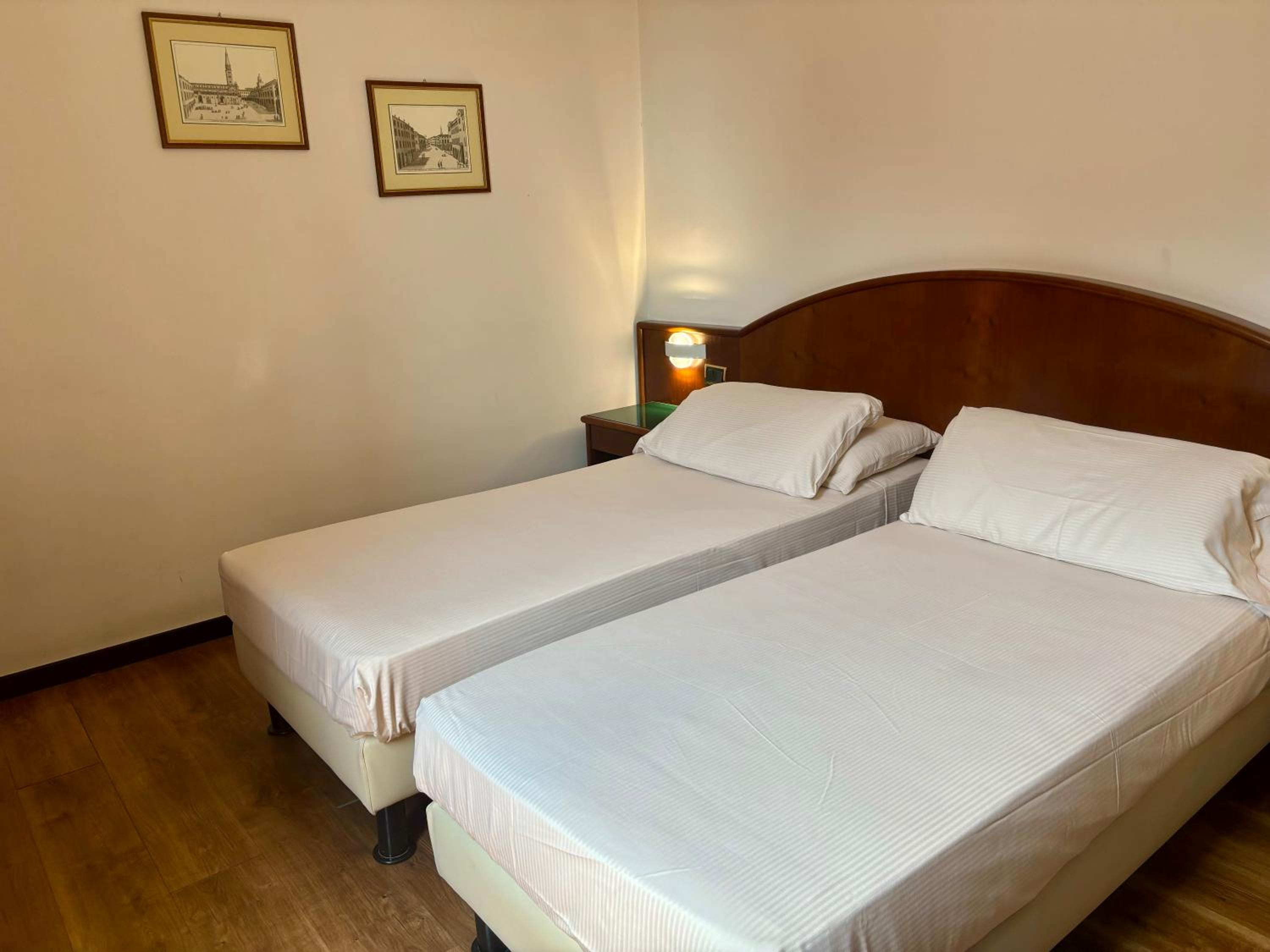 Twin Room photo 2