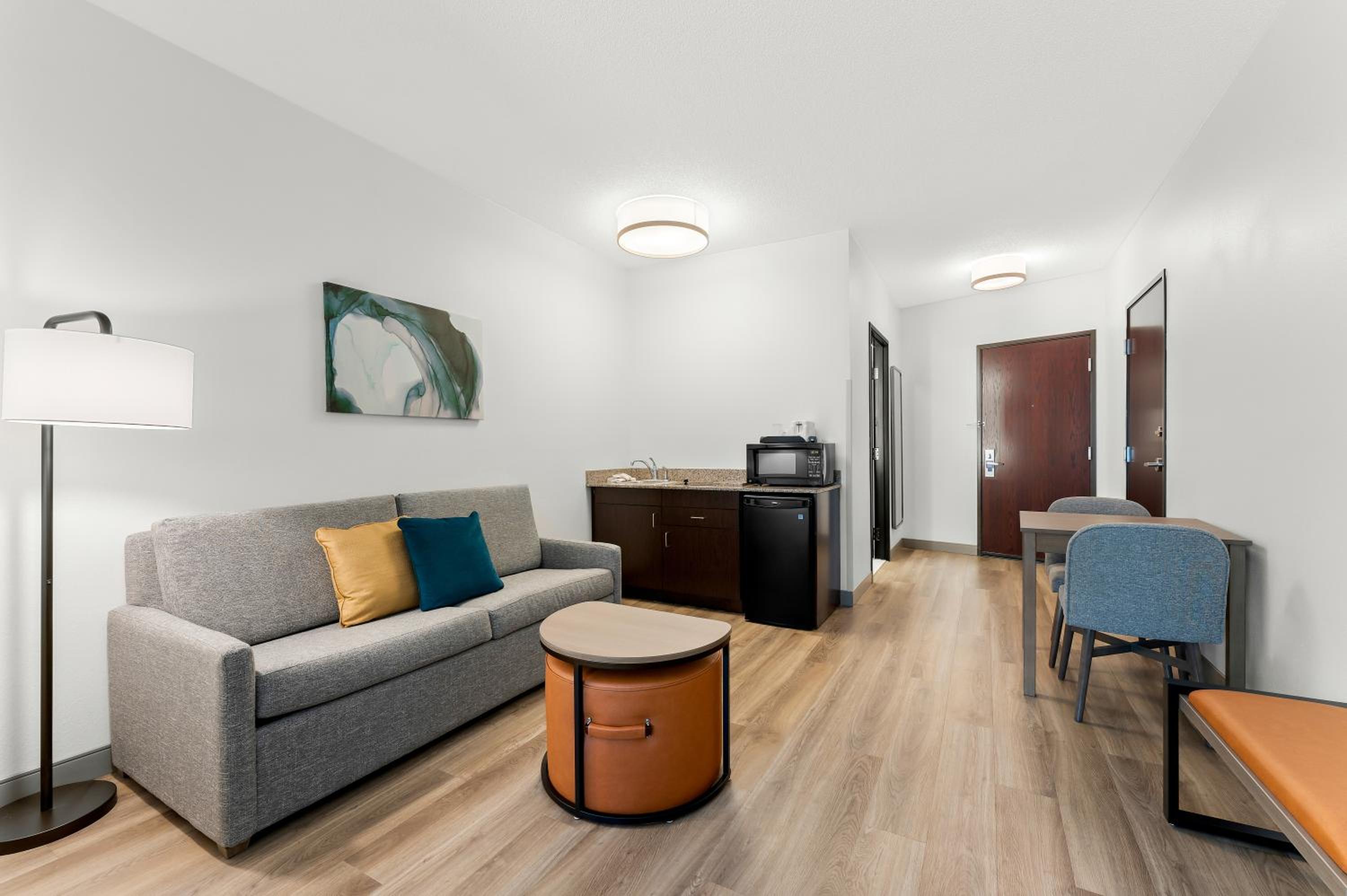 Efficiency King Suite - Non-Smoking - Photo 2