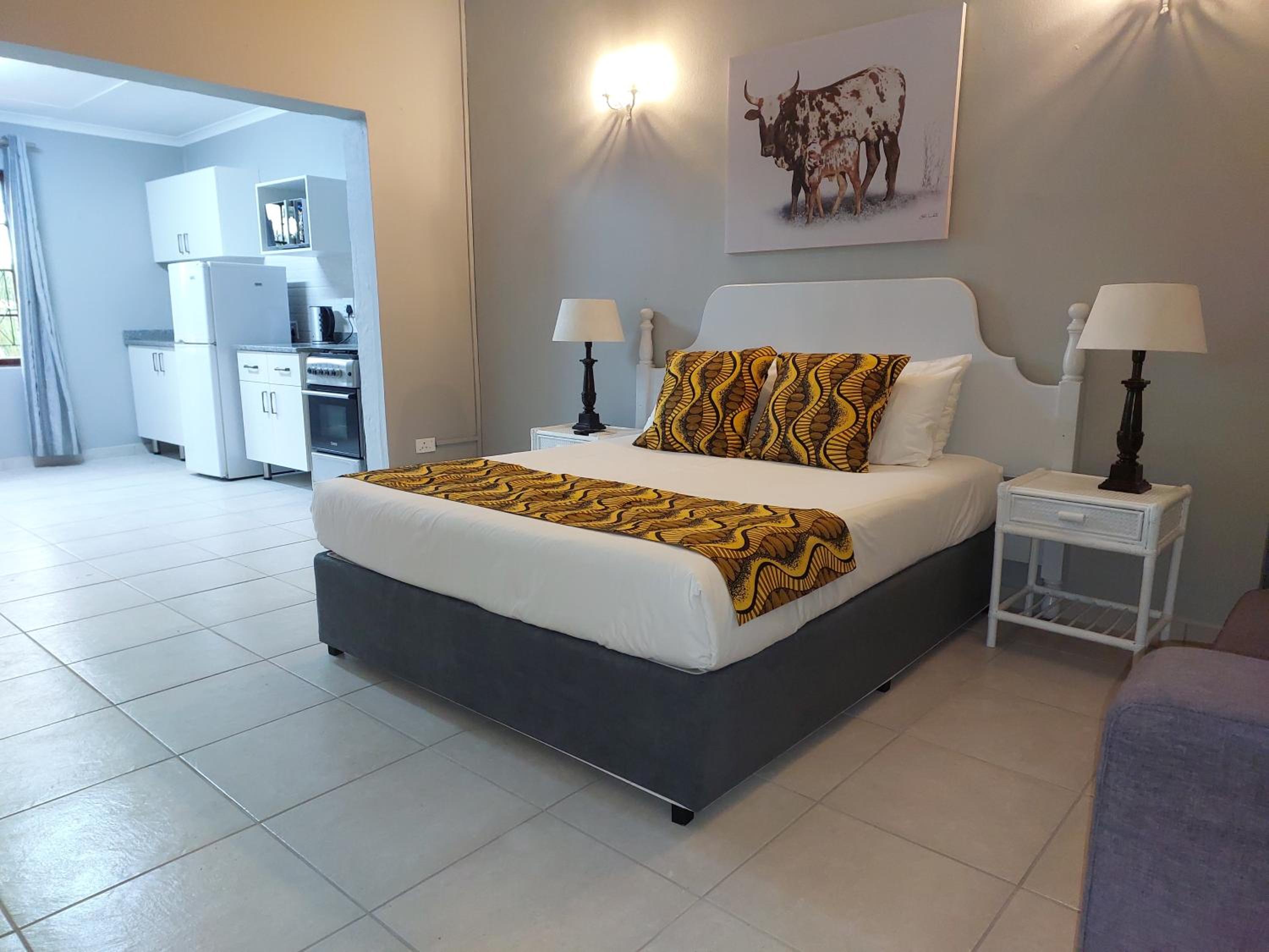 Suite with Pool View - Photo 1