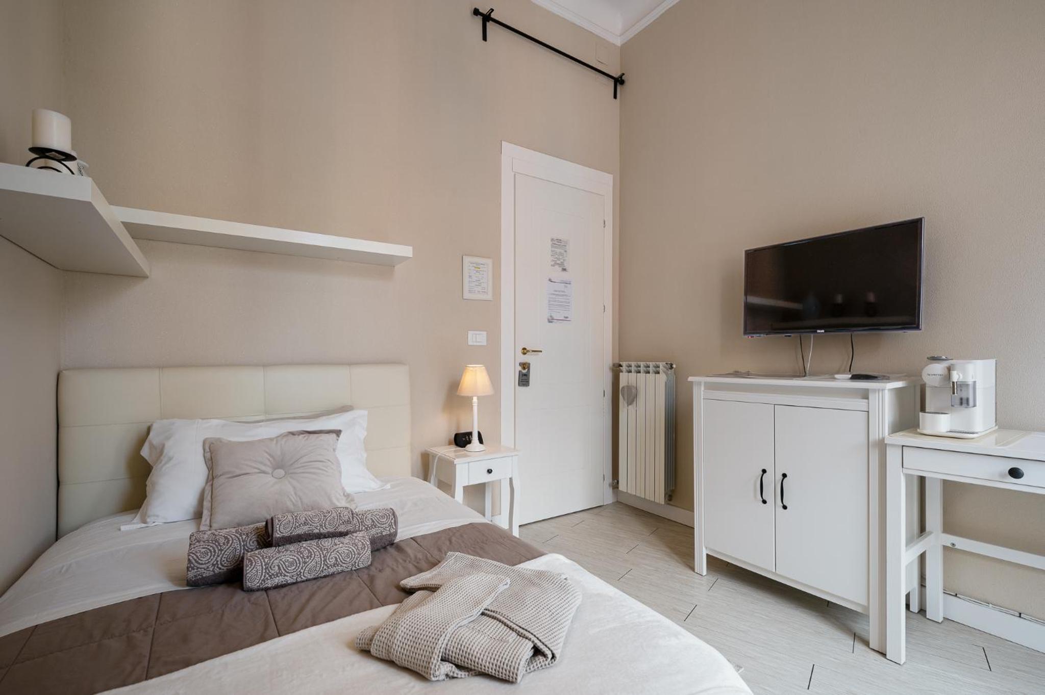 Single Room with Private External Bathroom
