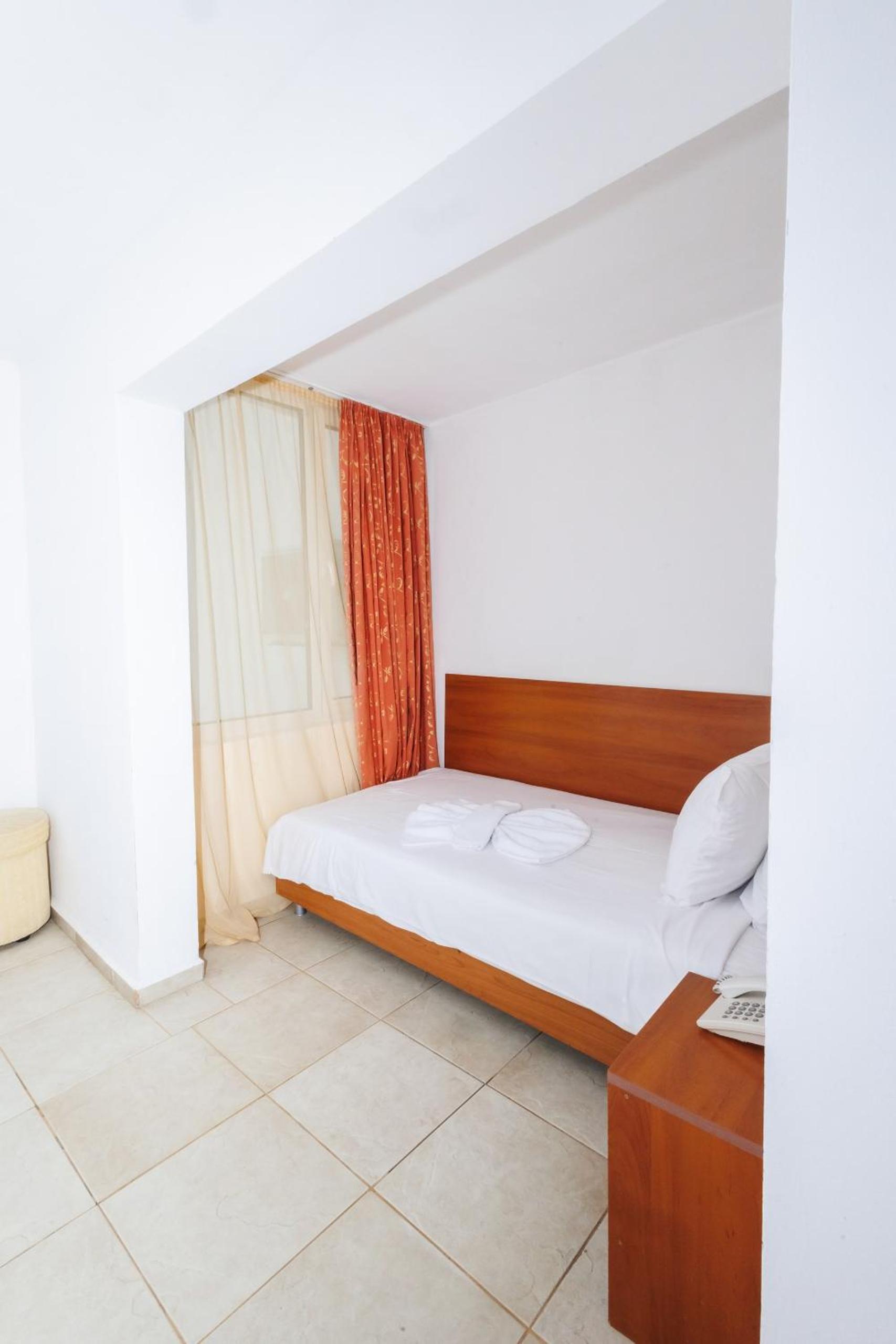 Economy Triple Room