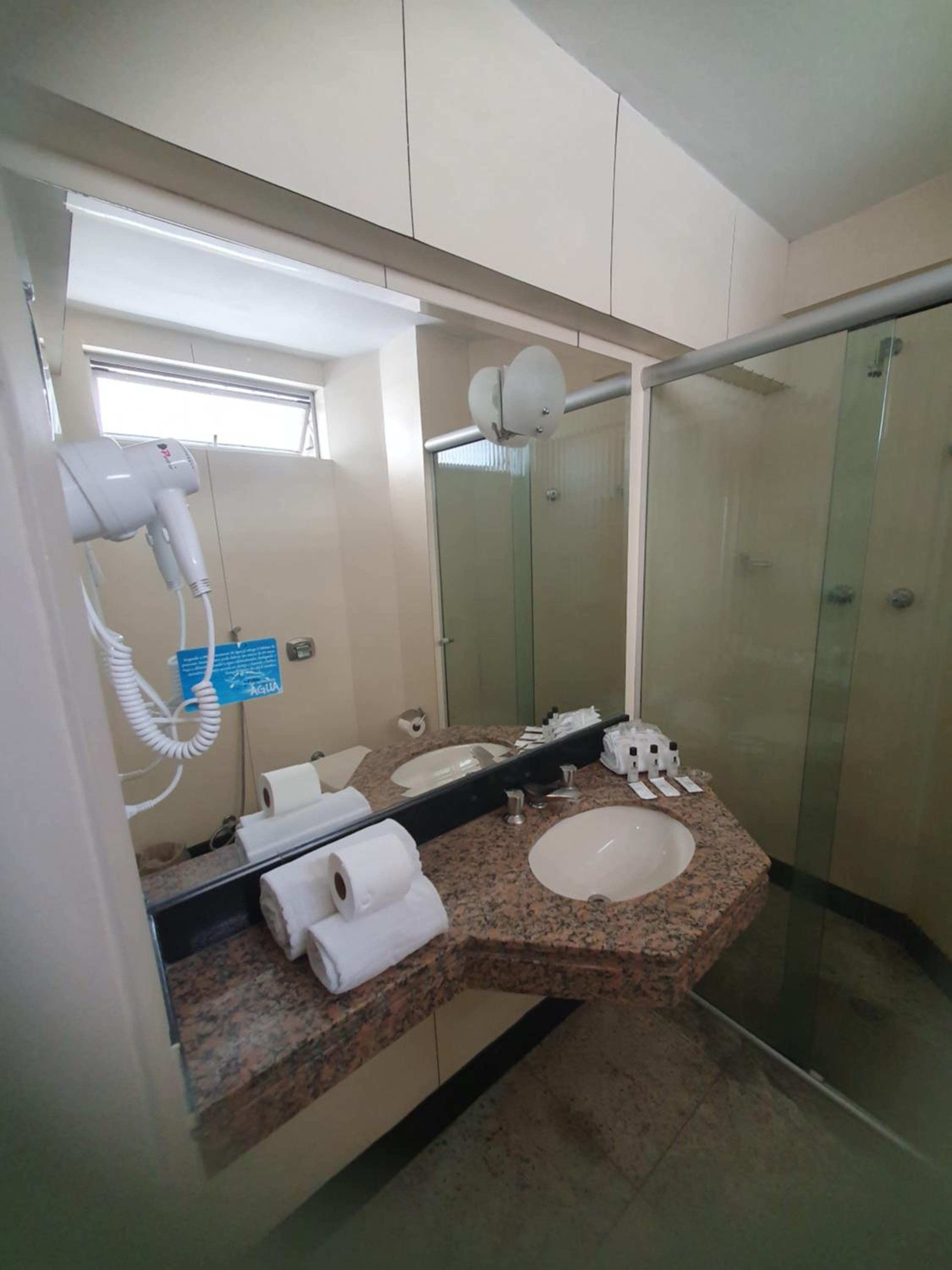Twin Room - Photo 5