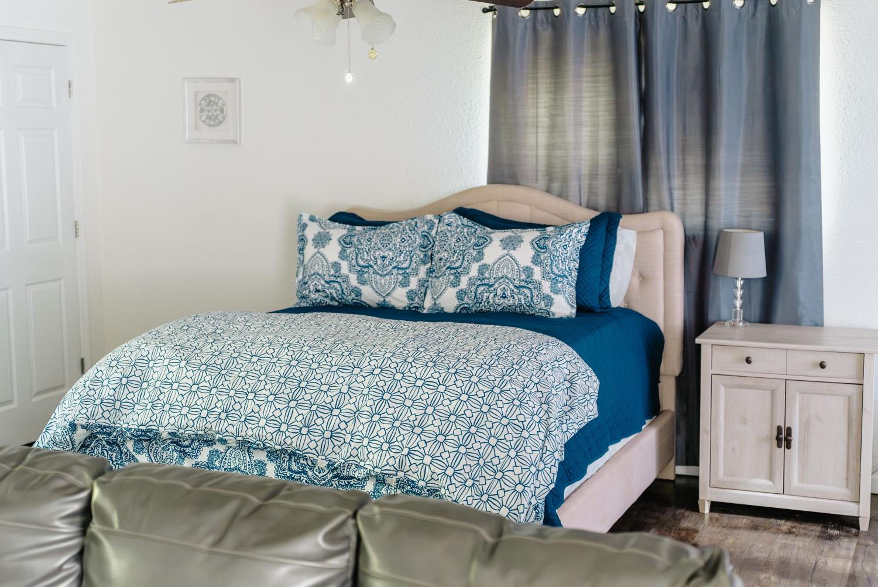 Deluxe Queen Suite