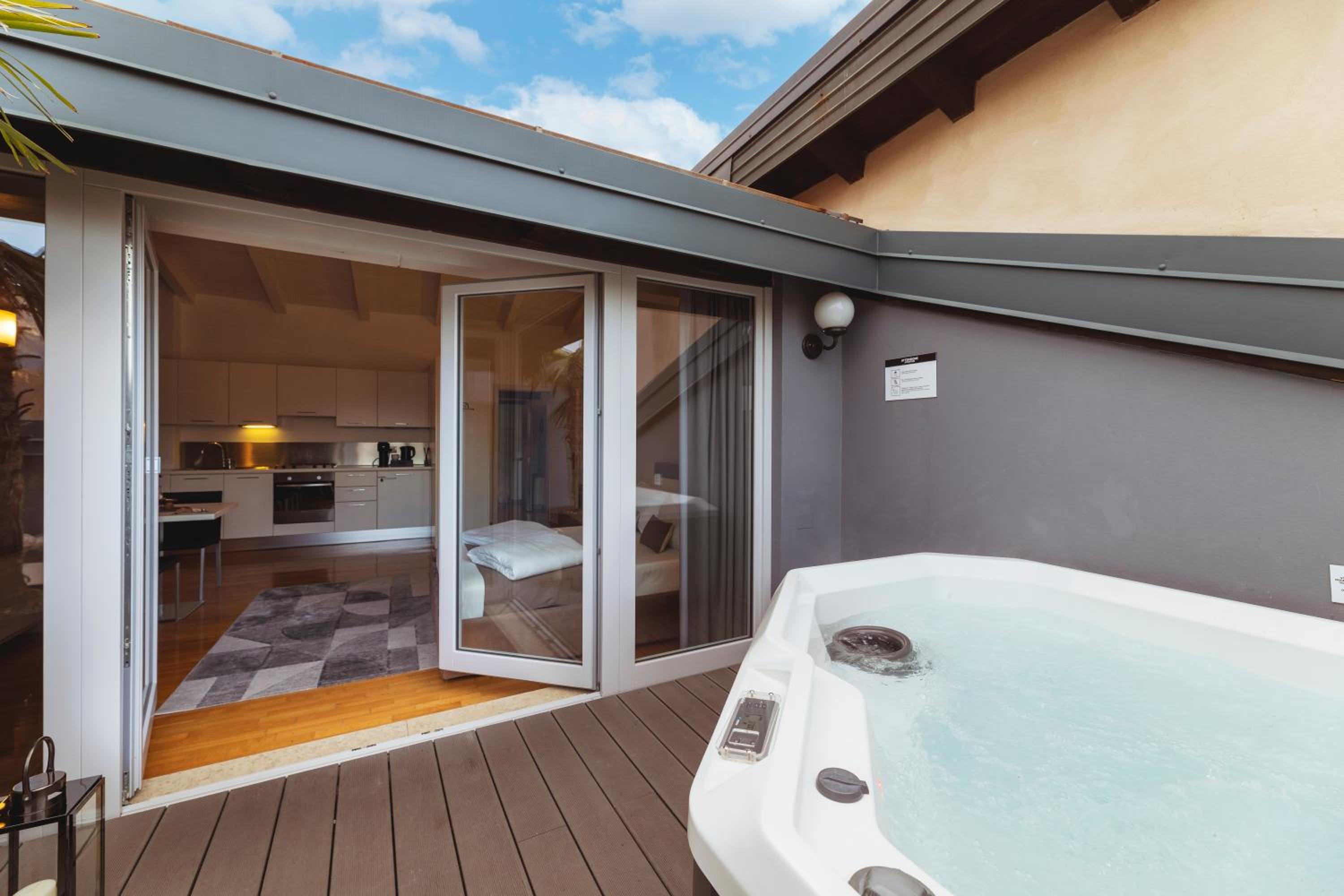 One-Bedroom Apartment with Spa Bath photo 2