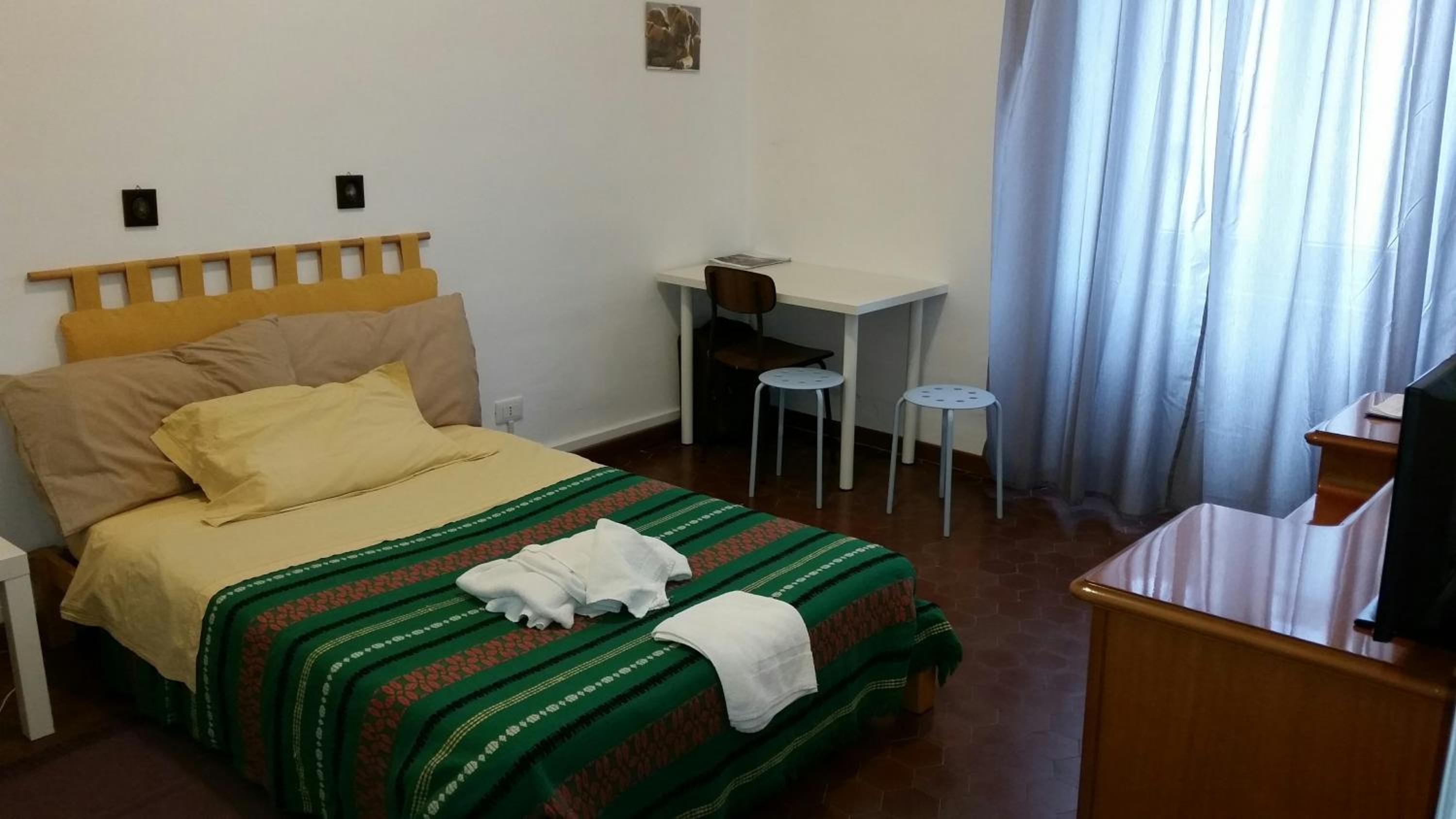 Single Room with Shared Bathroom photo 1