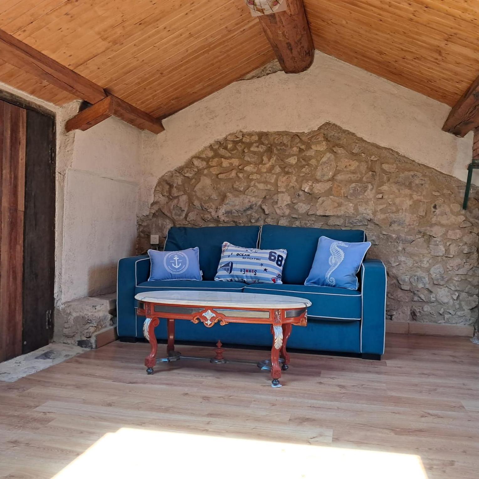Apartamento de tres dormitorios con vista al agua