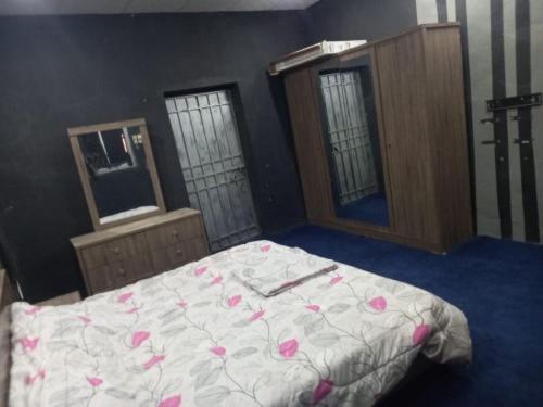 Single Bed In Dormitory Room photo 1