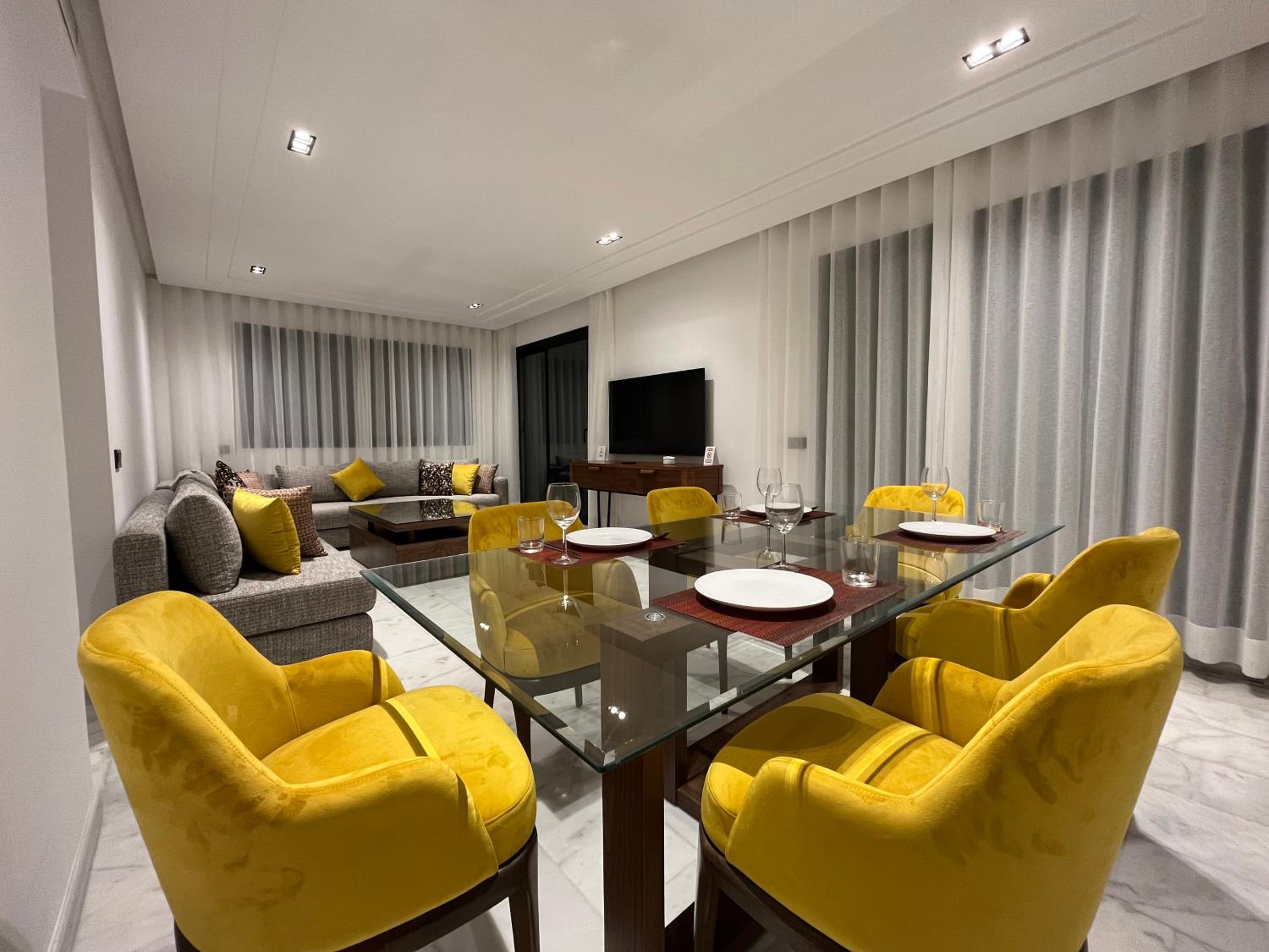 Two-Bedroom Deluxe Apartment with Balcony - Photo 9