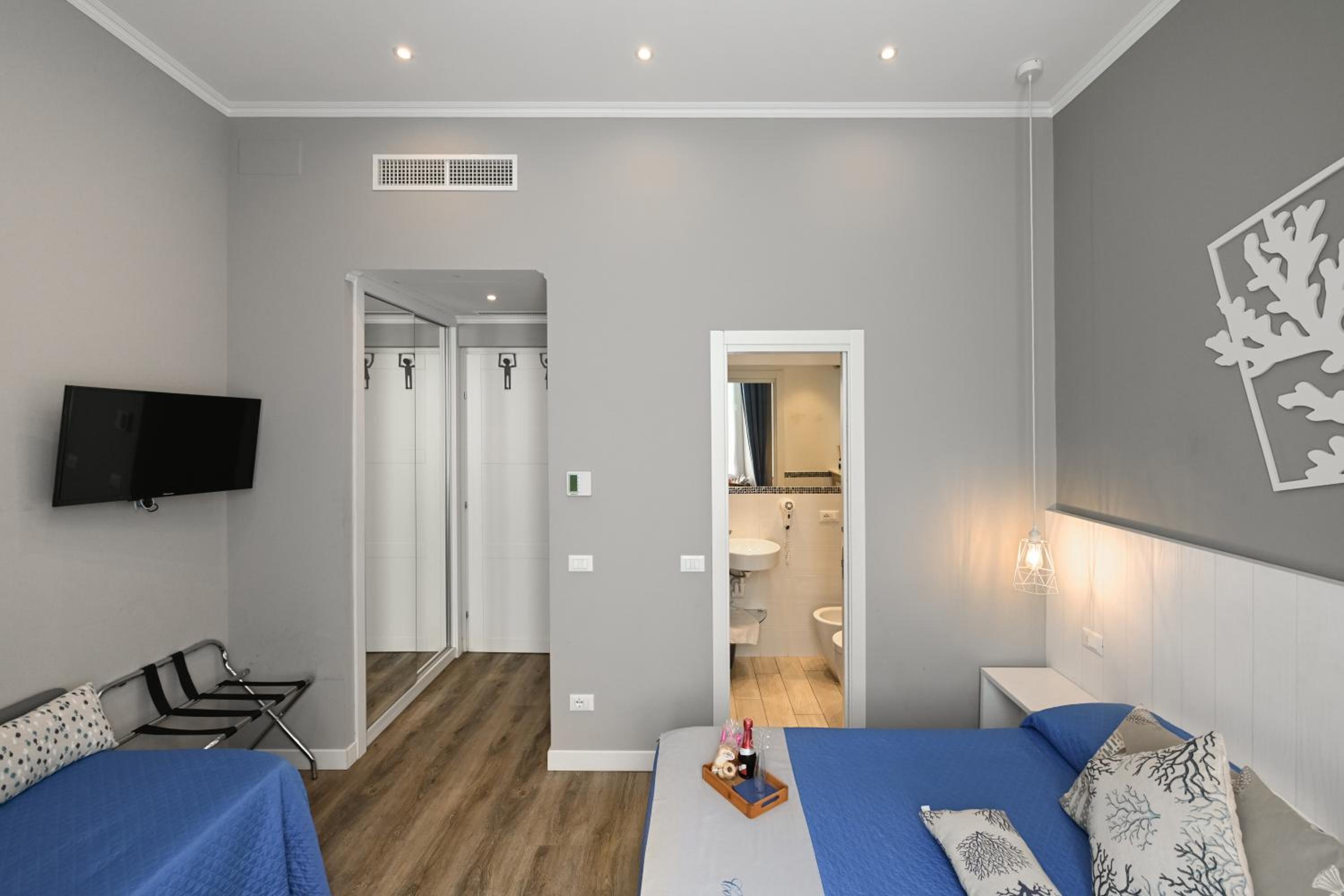 Triple Room - Photo 7
