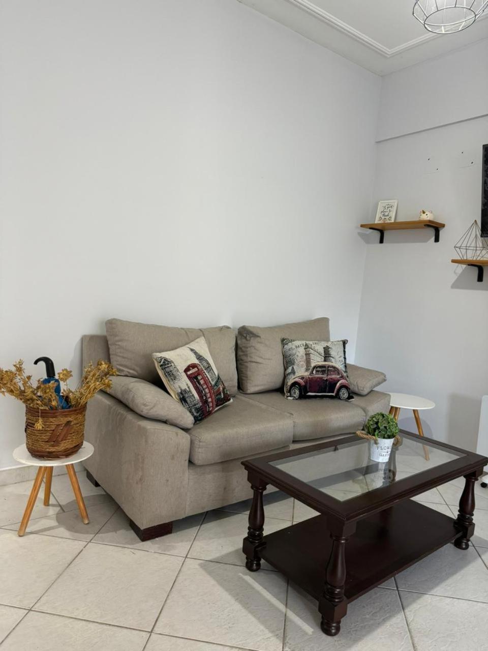 One-Bedroom Apartment photo 2