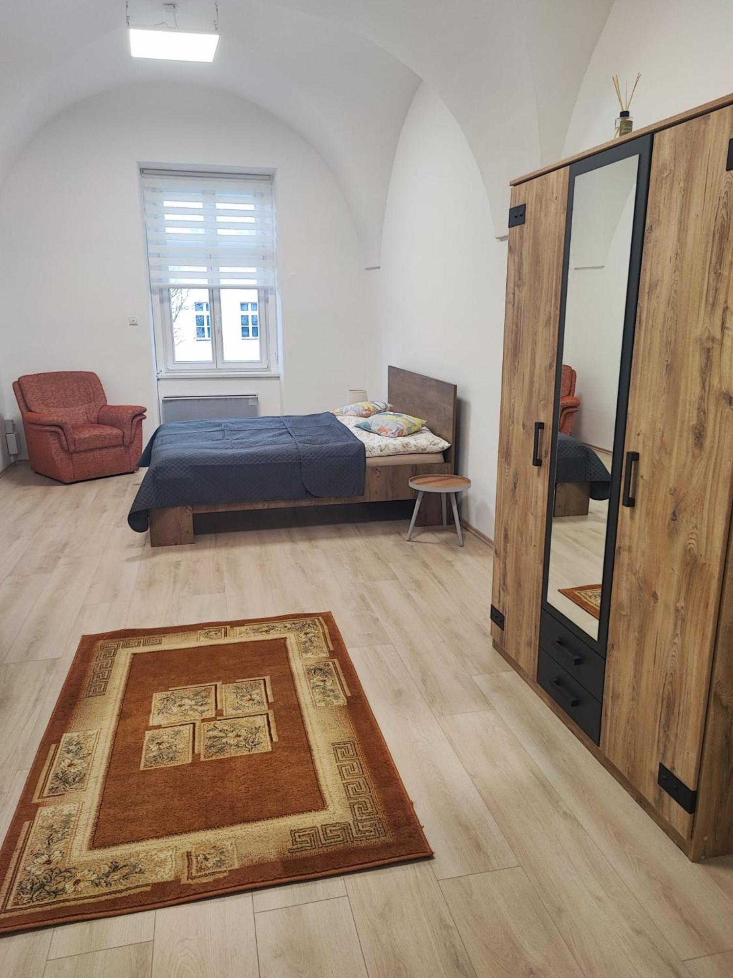 One-Bedroom Apartment photo 1