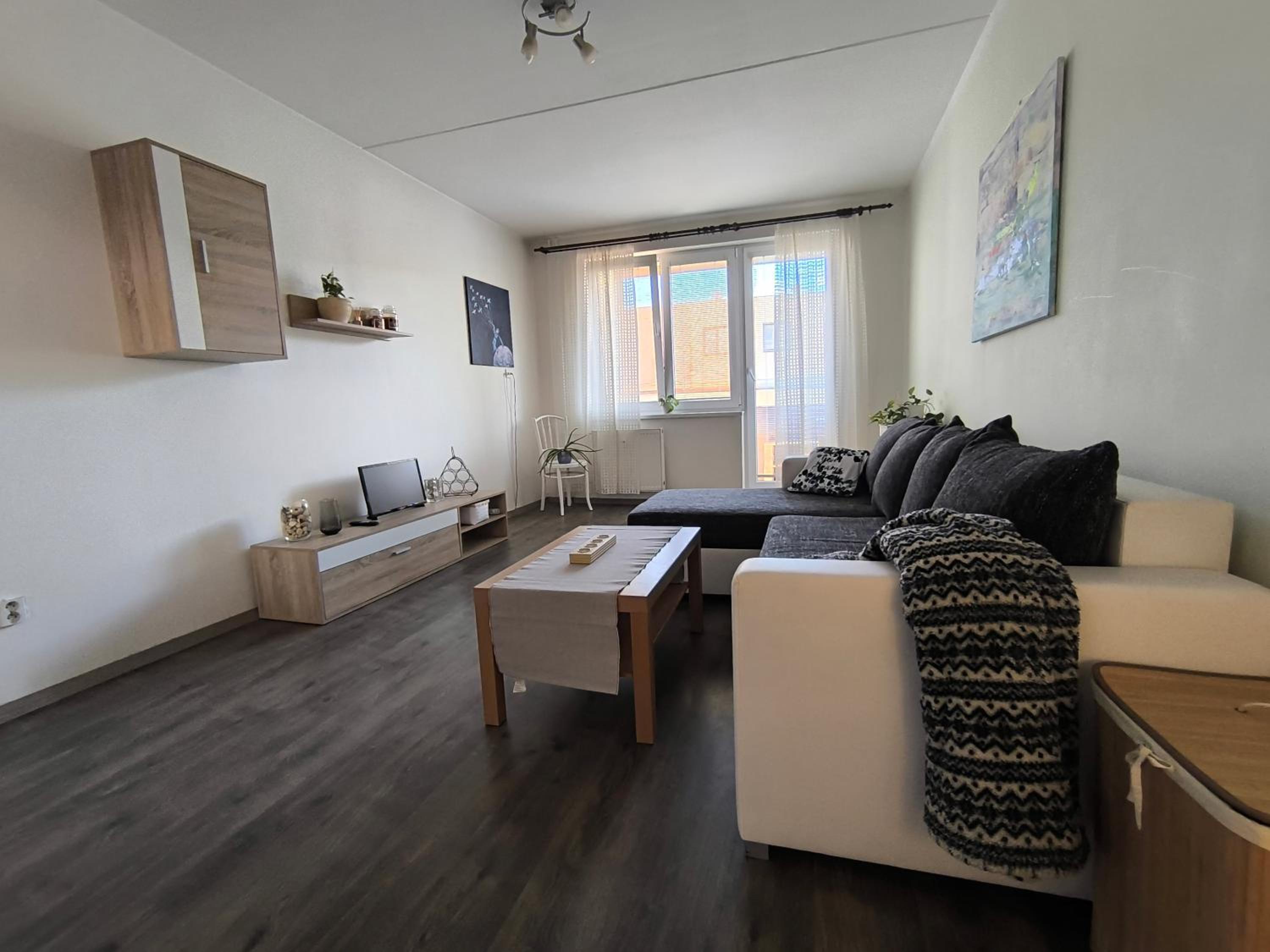 One-Bedroom Apartment photo 1