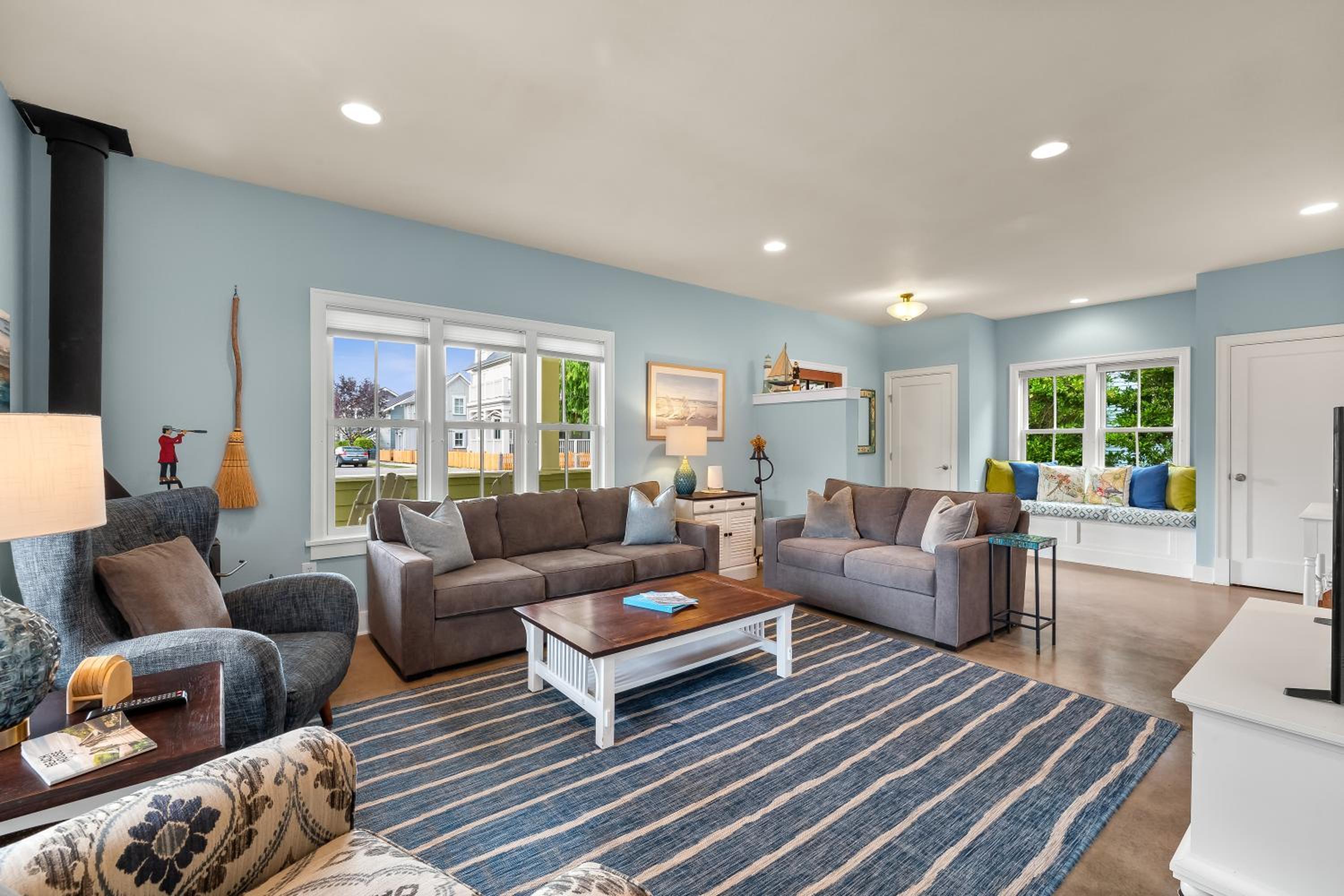 Six-Bedroom House photo 1