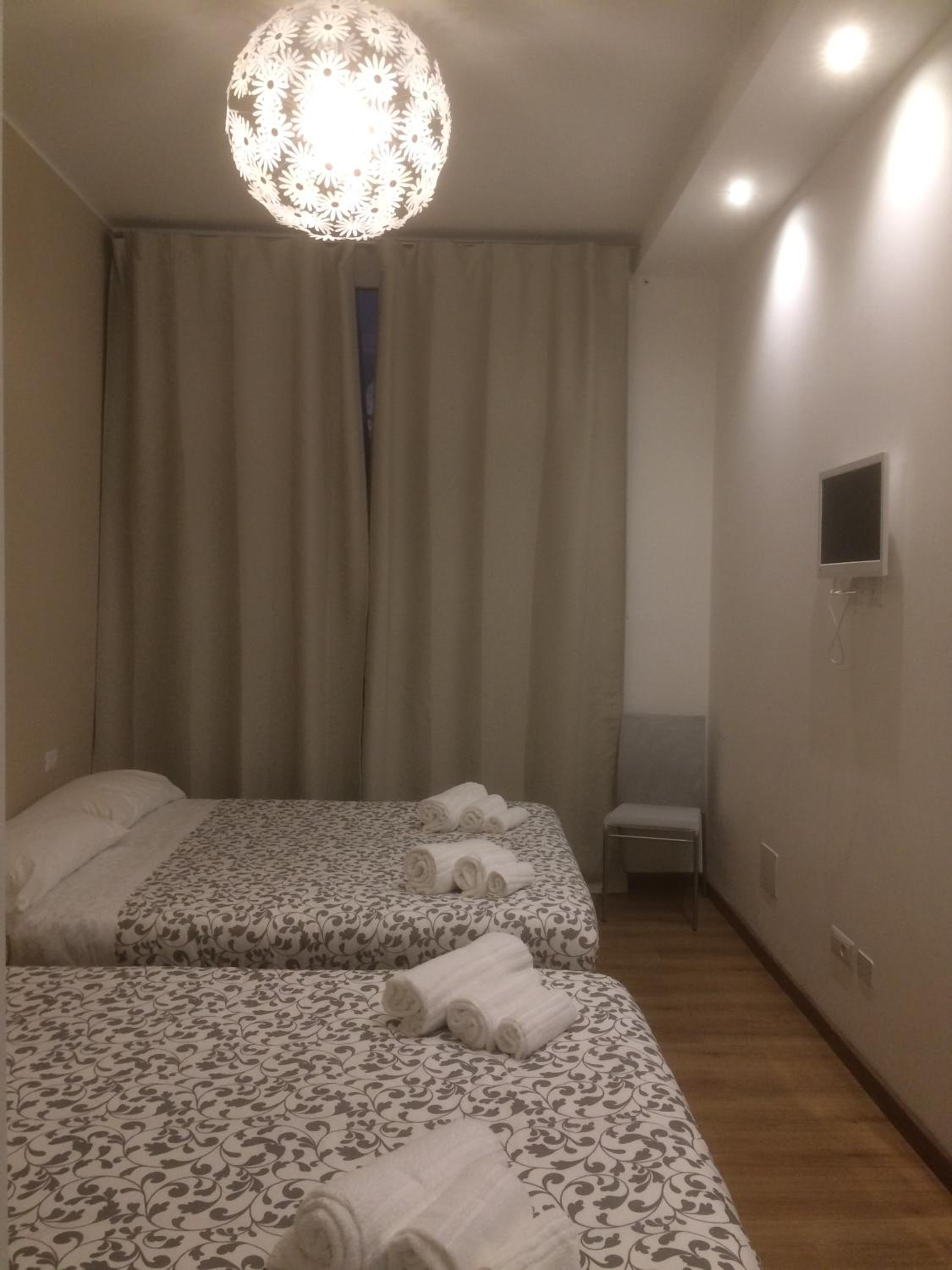 Double Room with Shared Bathroom photo 3