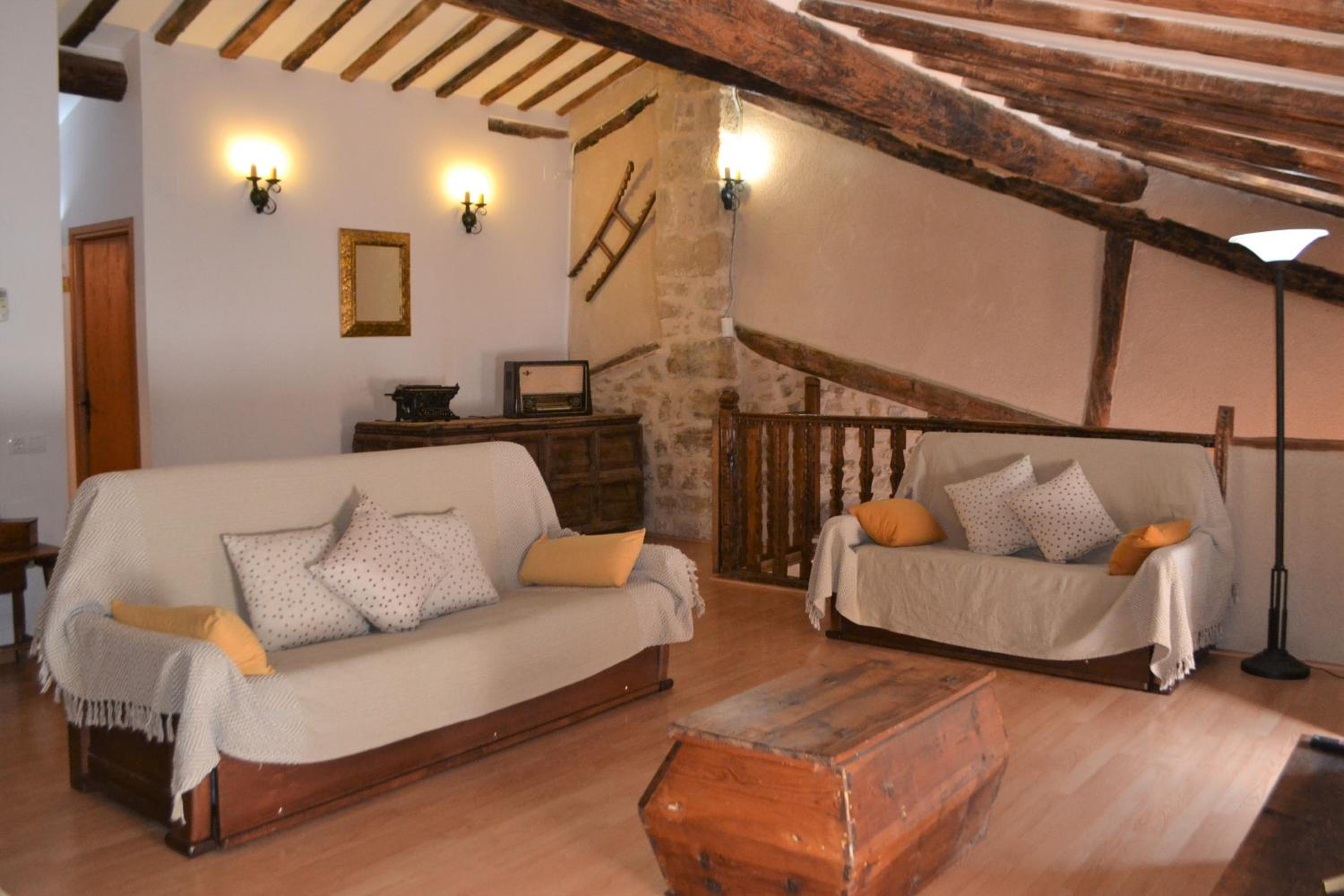 Five-Bedroom House photo 2