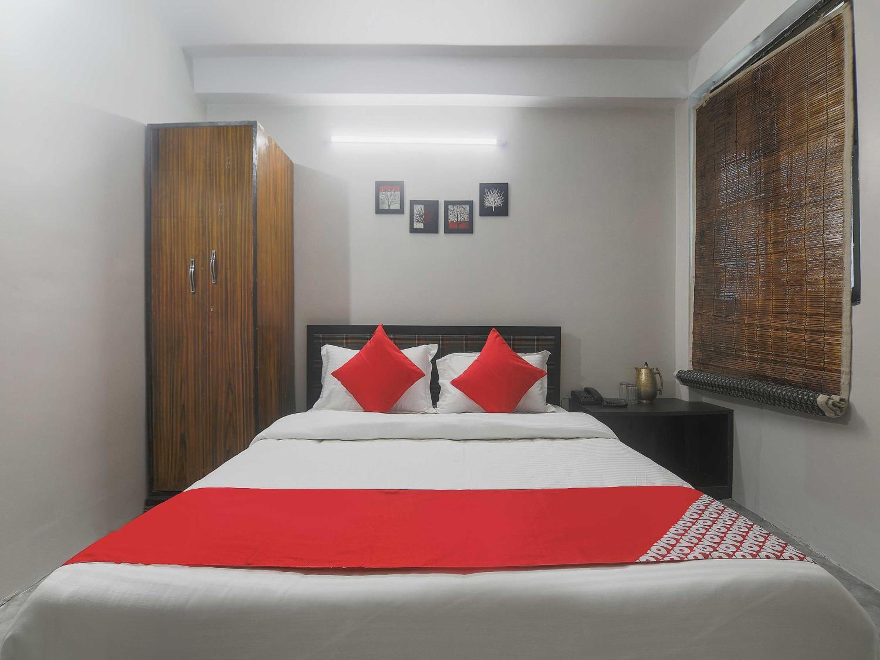 Standard Double Room - Photo 13