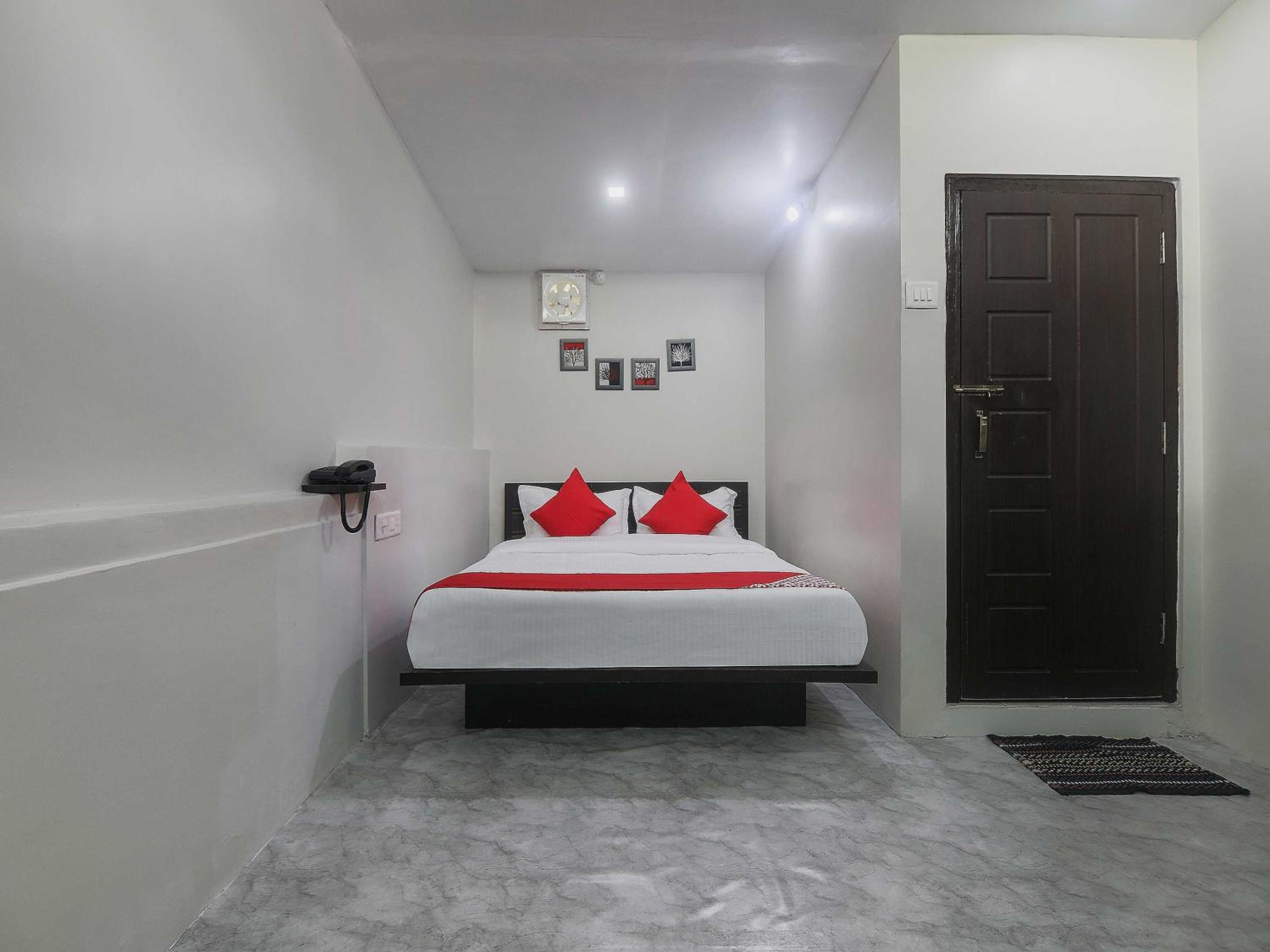 Standard Double Room - Photo 17