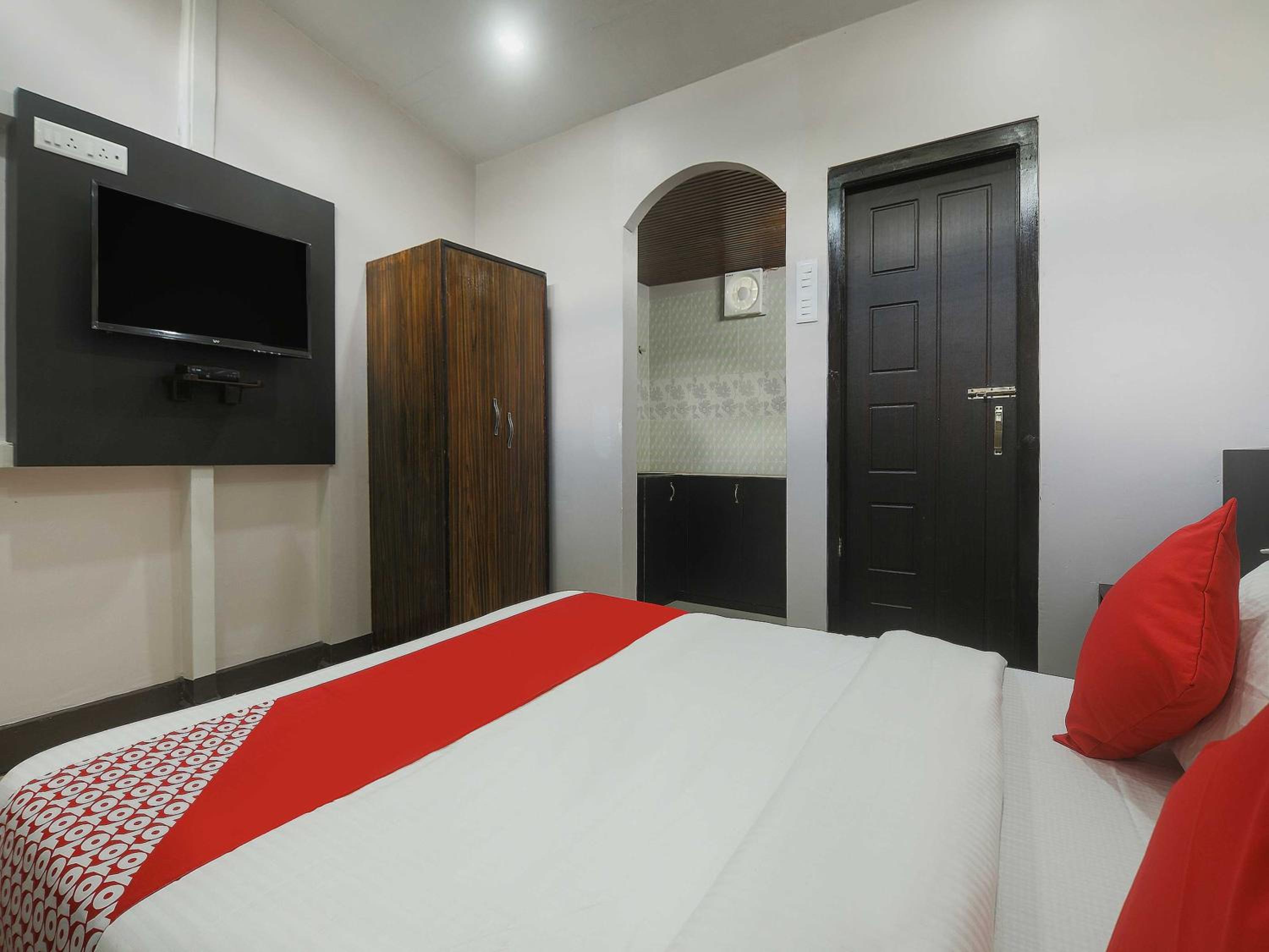 Standard Double Room - Photo 16