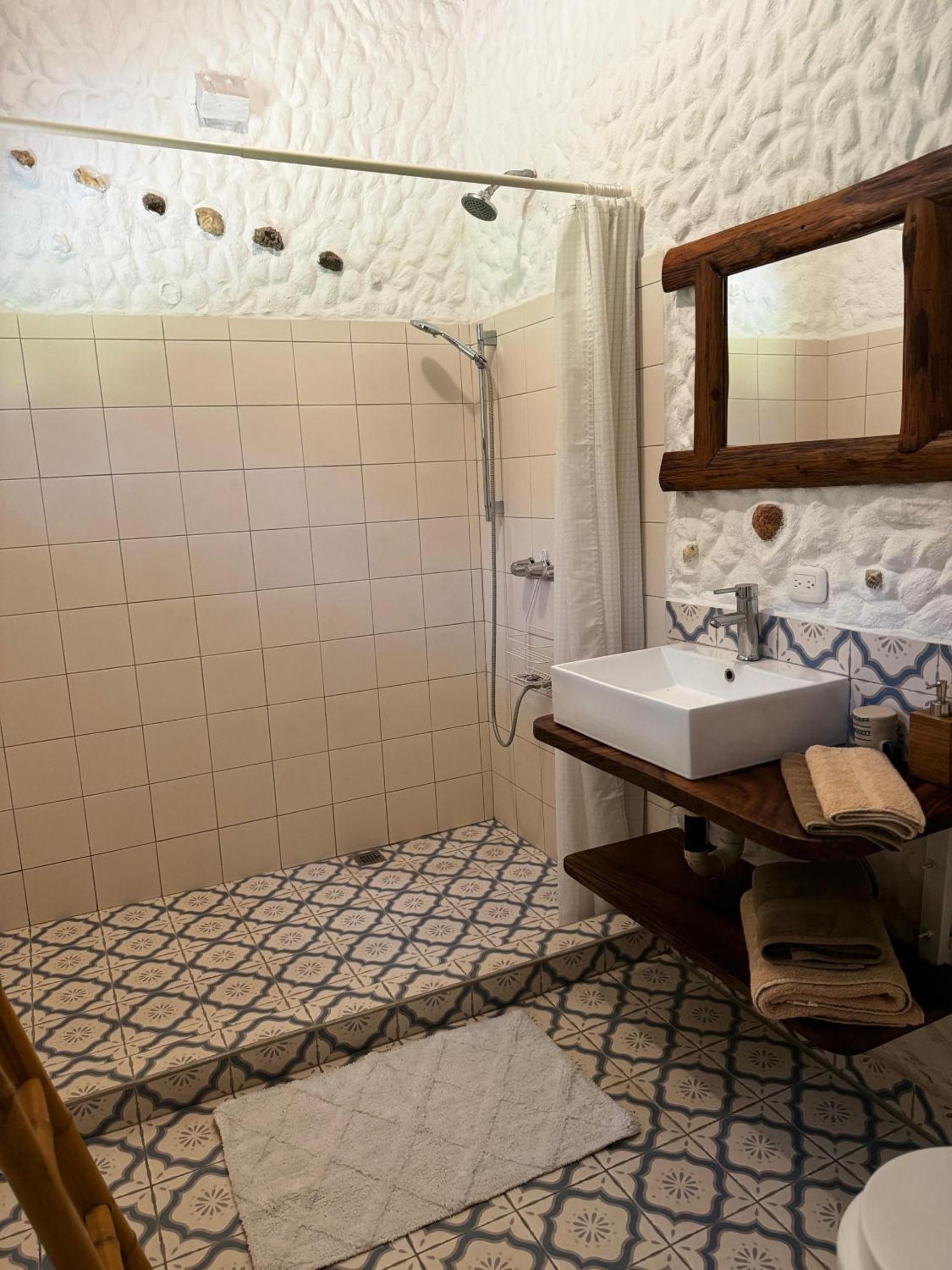 Double or Twin Room with Private Bathroom photo 2