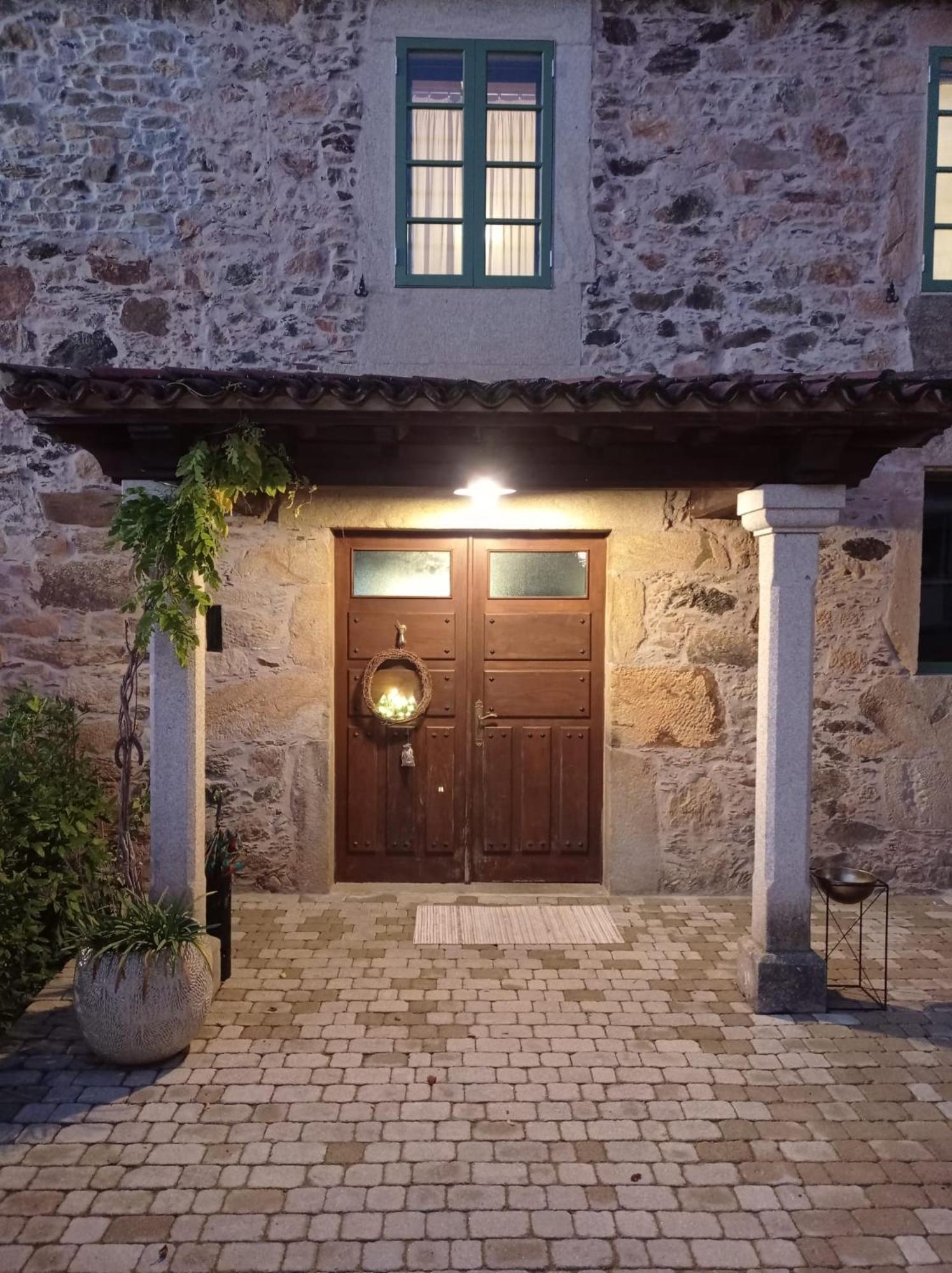 Six-Bedroom House - Photo 8
